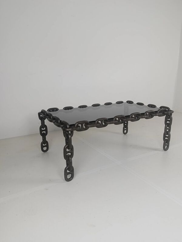 Table basse vintage brutaliste en fer noir à mailles de chaîne avec verre fumé d'origine, années 70