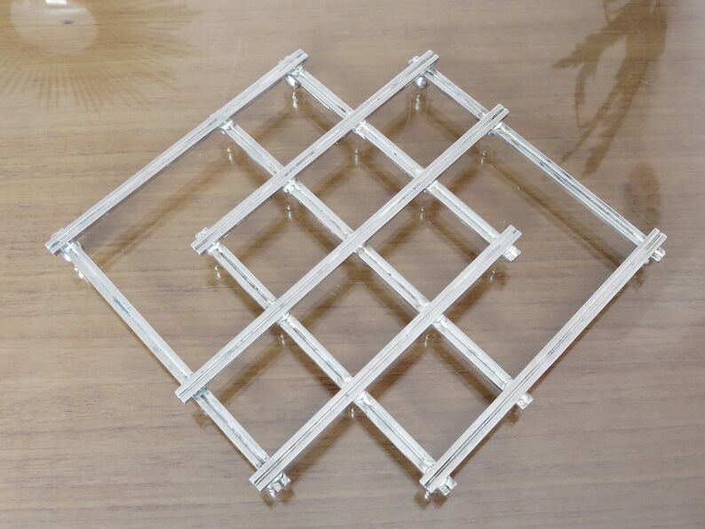 Extendable silver metal underside 40s 50s