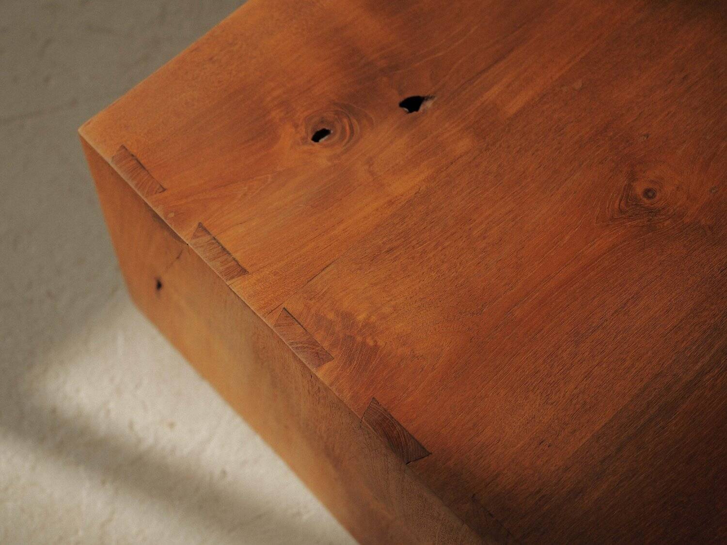 Pair of nesting coffee tables in solid wood, around 1980.