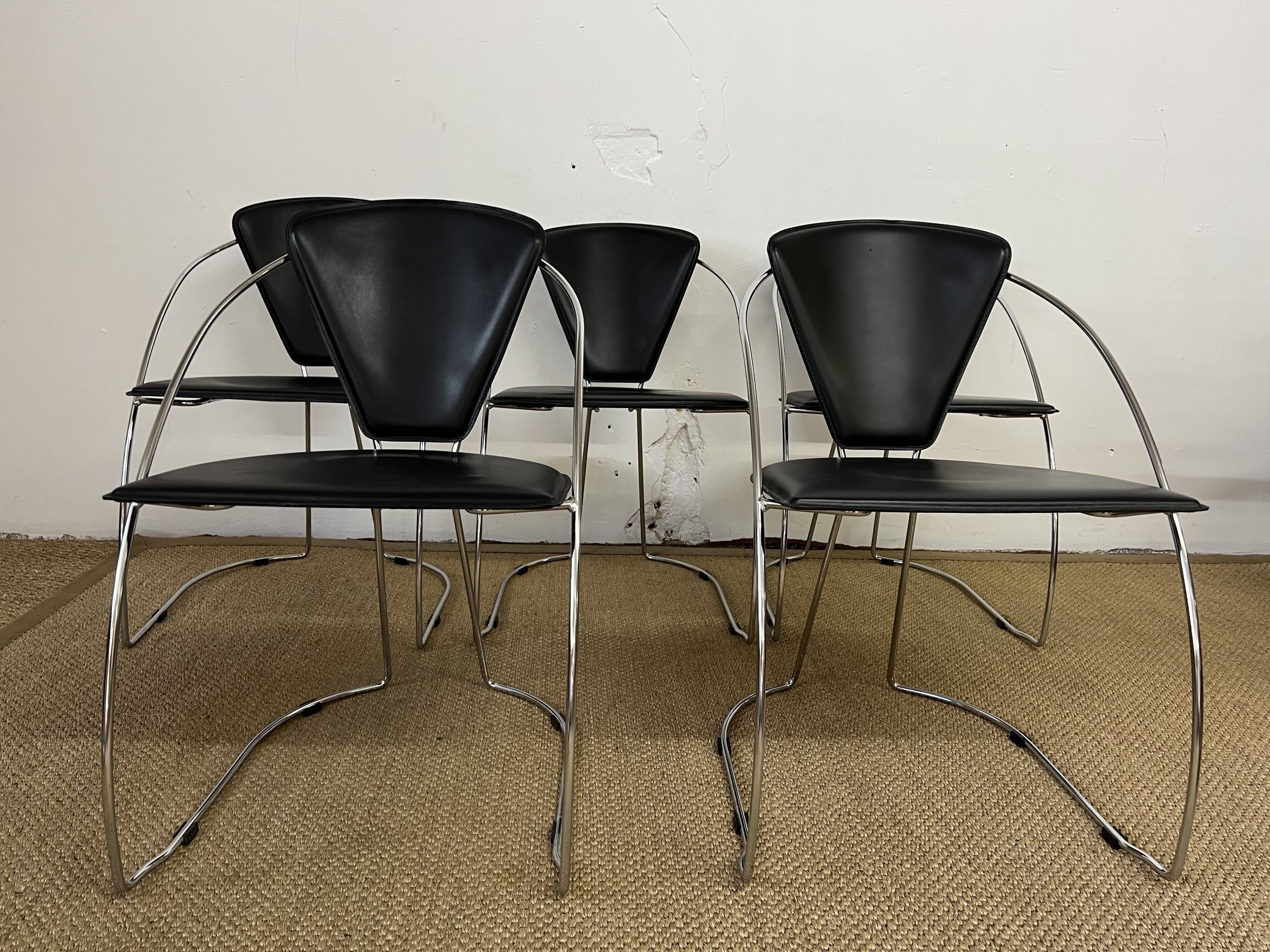 Lot 5 chairs black leather thread