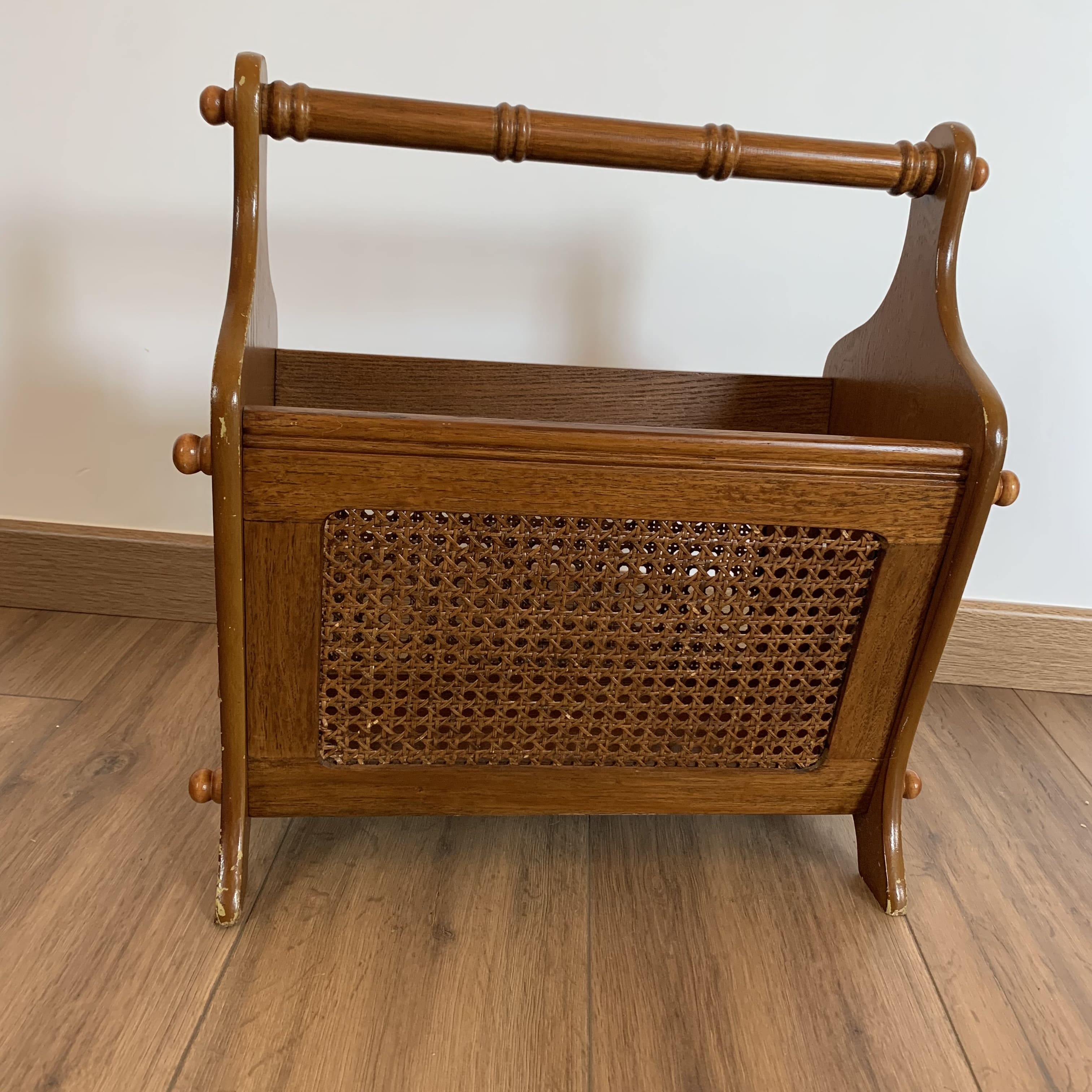 Magazine holder