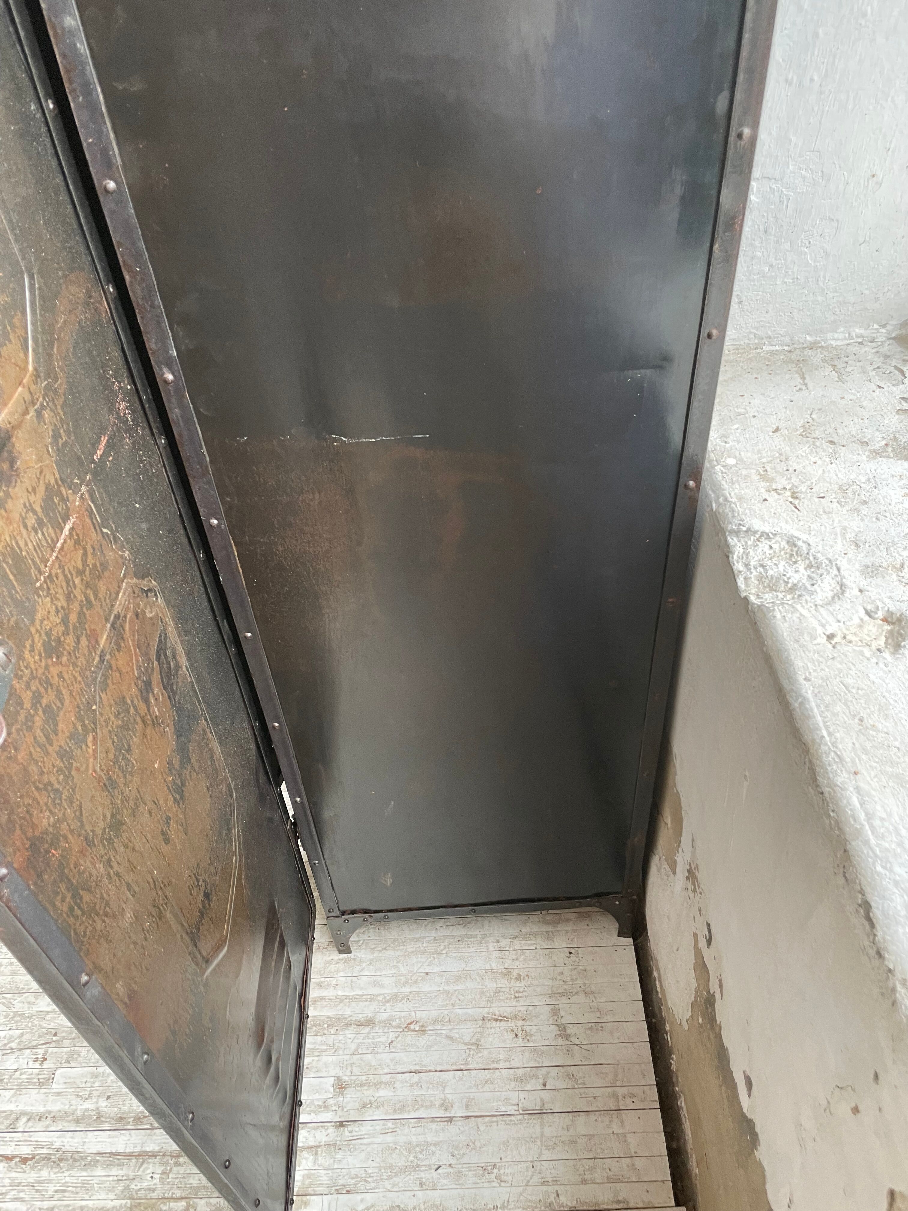 Riveted metal cloakroom Swchartz 1920