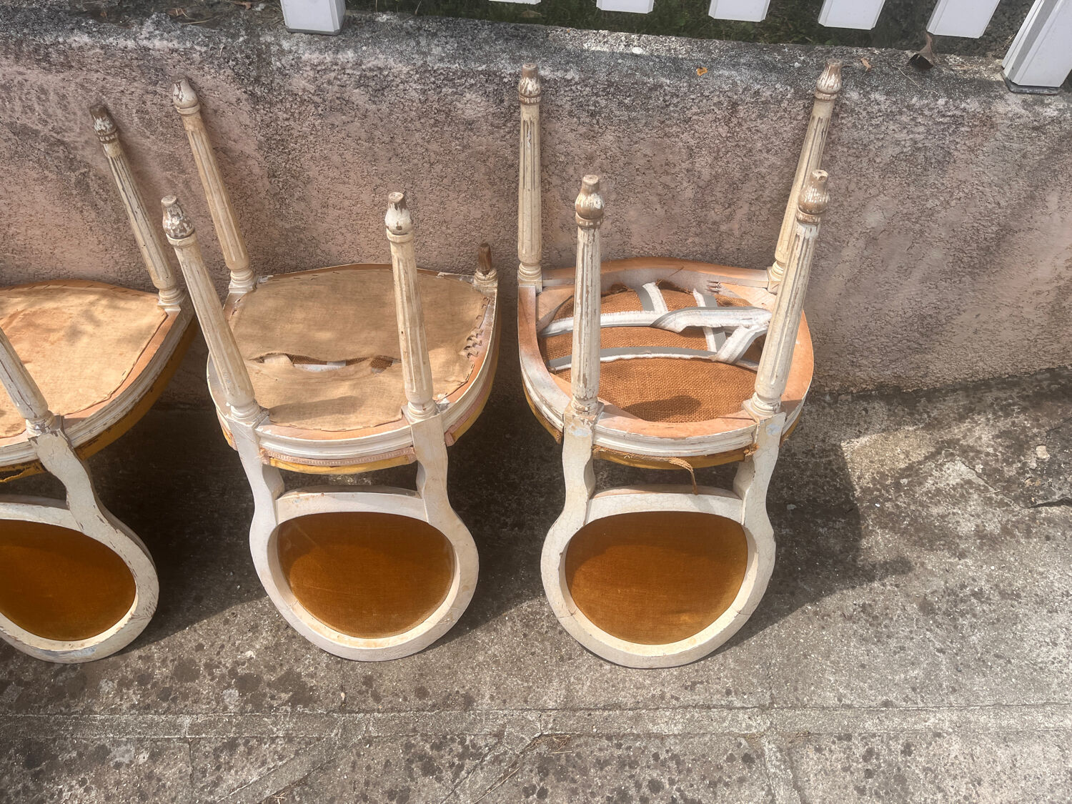 Lot de chaises style Louis à réparer