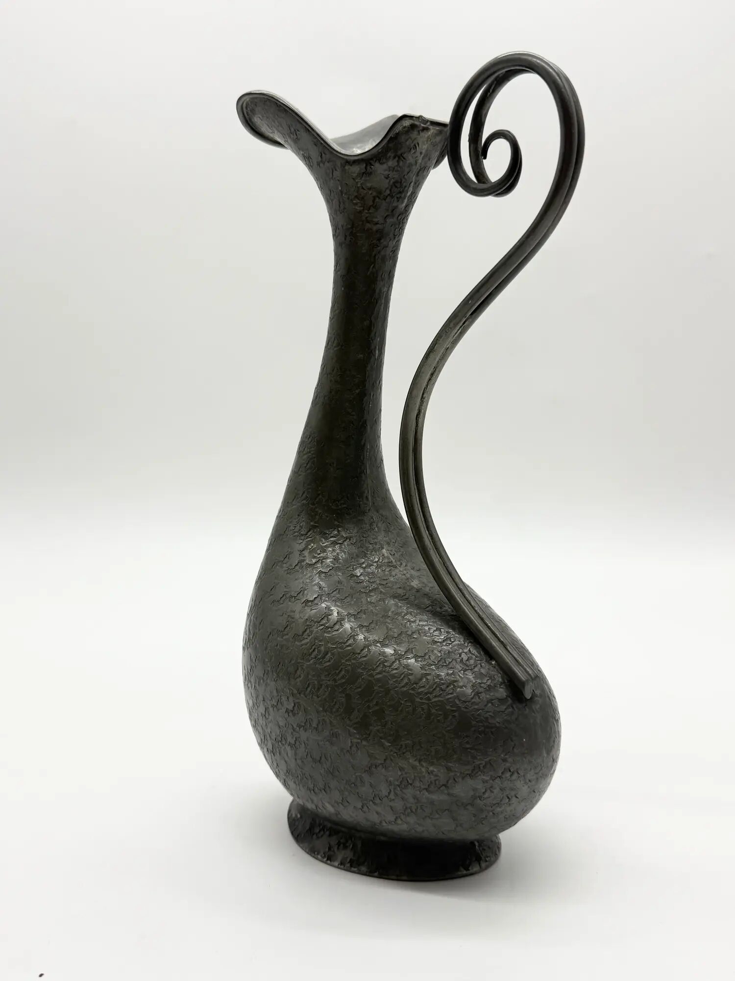Hammered pewter jug – San Nazaro Peltro, Italy 1960s