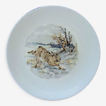 Porcelain plate centered on a running hare