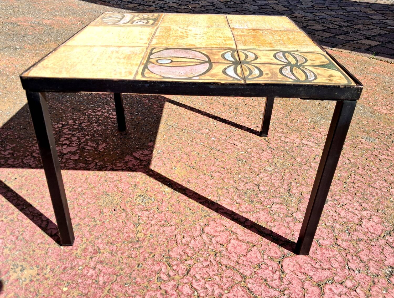 Table de salon en fer erreur céramique,  design années 70, séventies