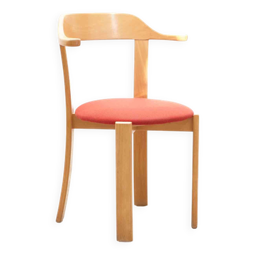 Chaise Horn tapissée rouge et hêtre