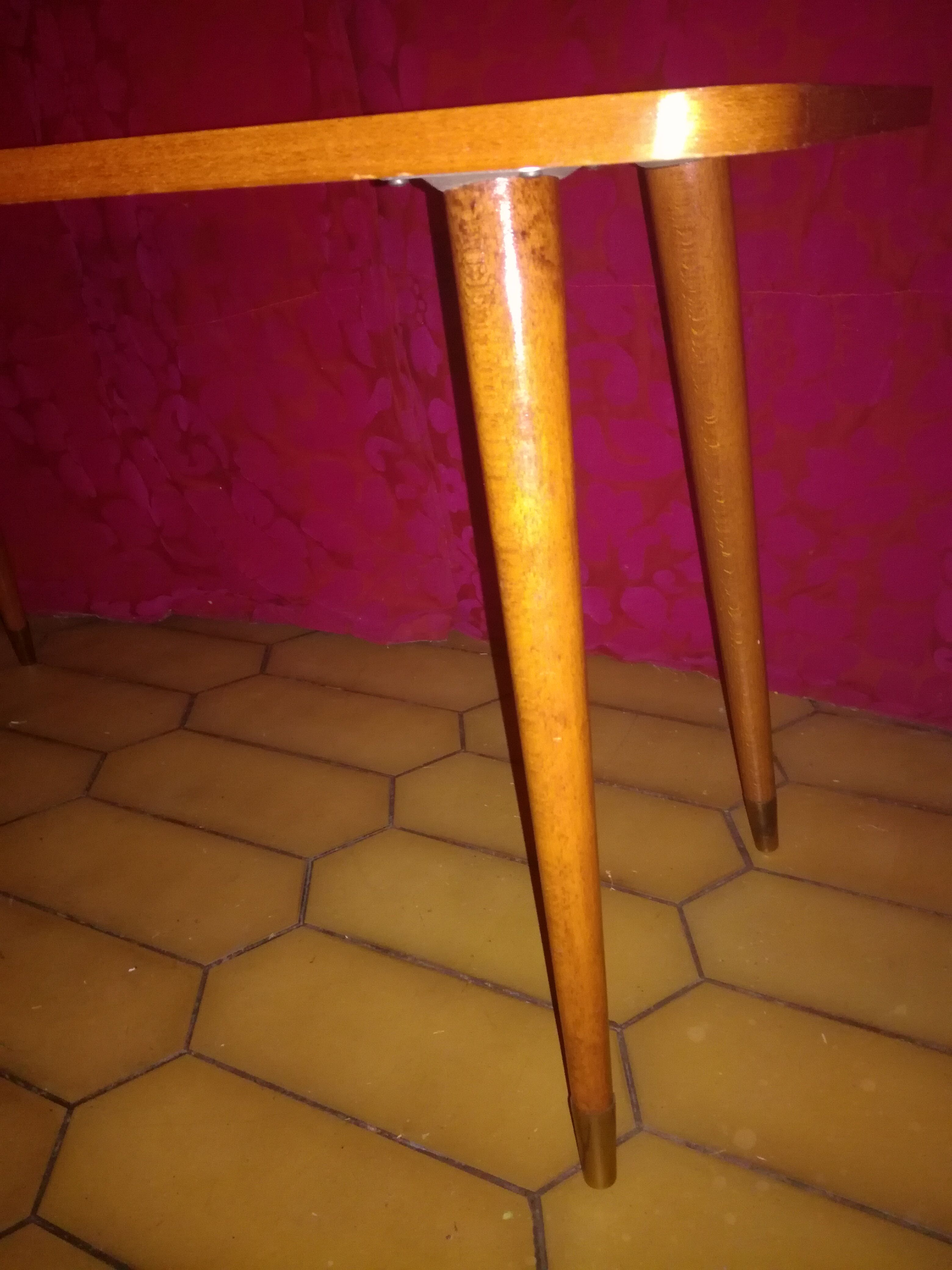 Table low Scandinavian style