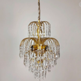 Chandelier with cascading pendants