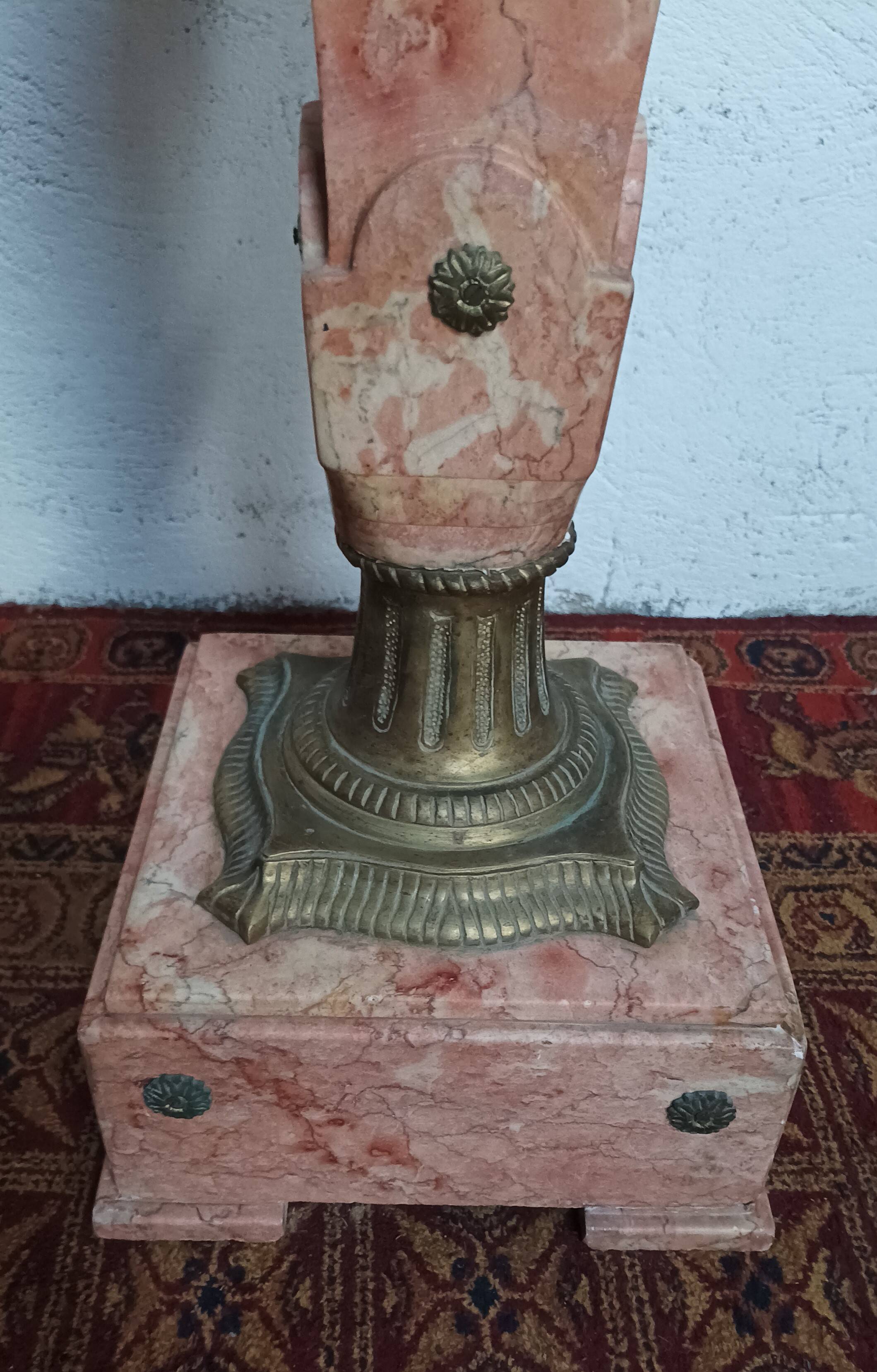 Tall column in pink marble and bronze, Louis XVI style