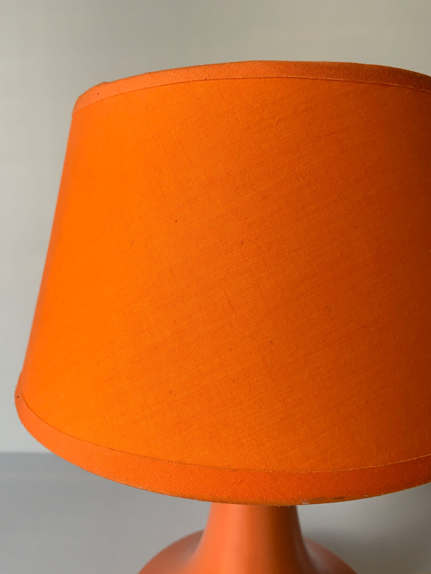 Lampe à poser pied tulipe orange 1970