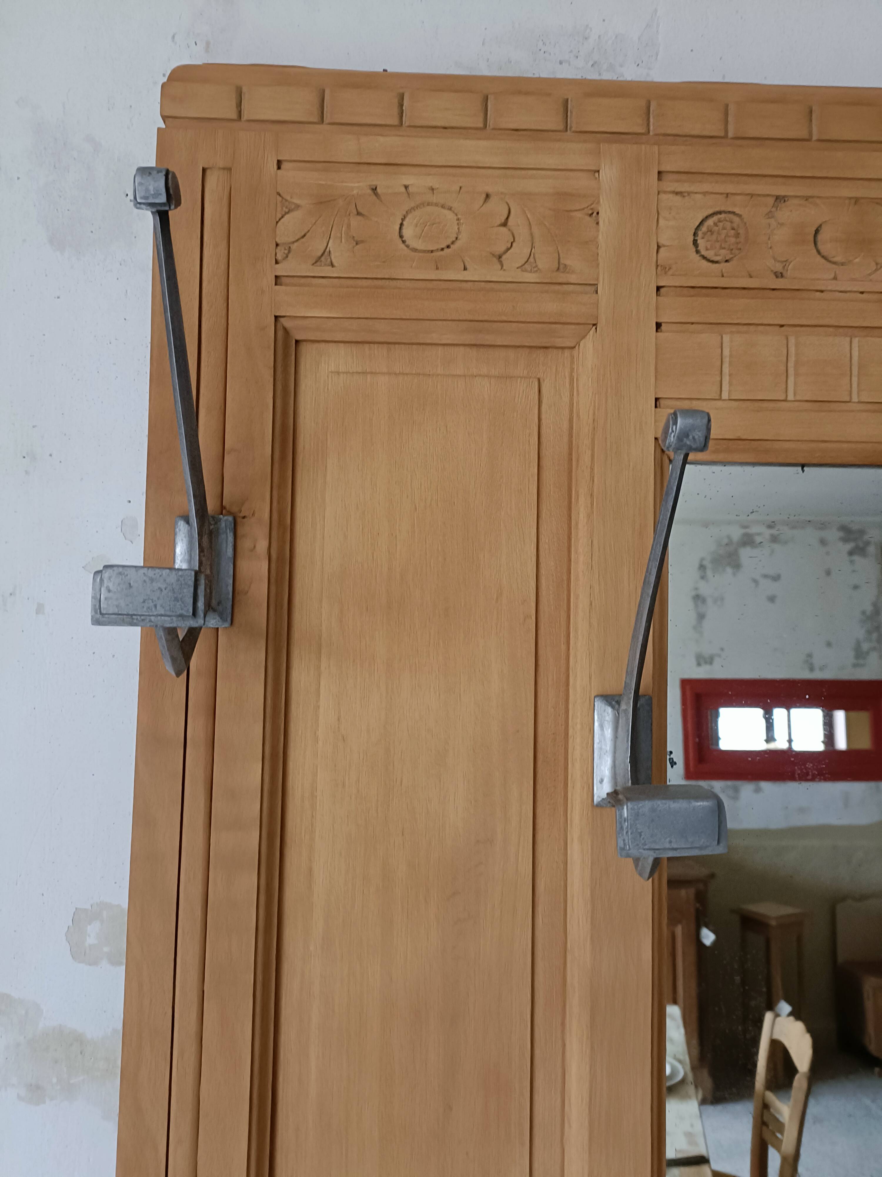Entrance hall, renovated Art Deco coat rack