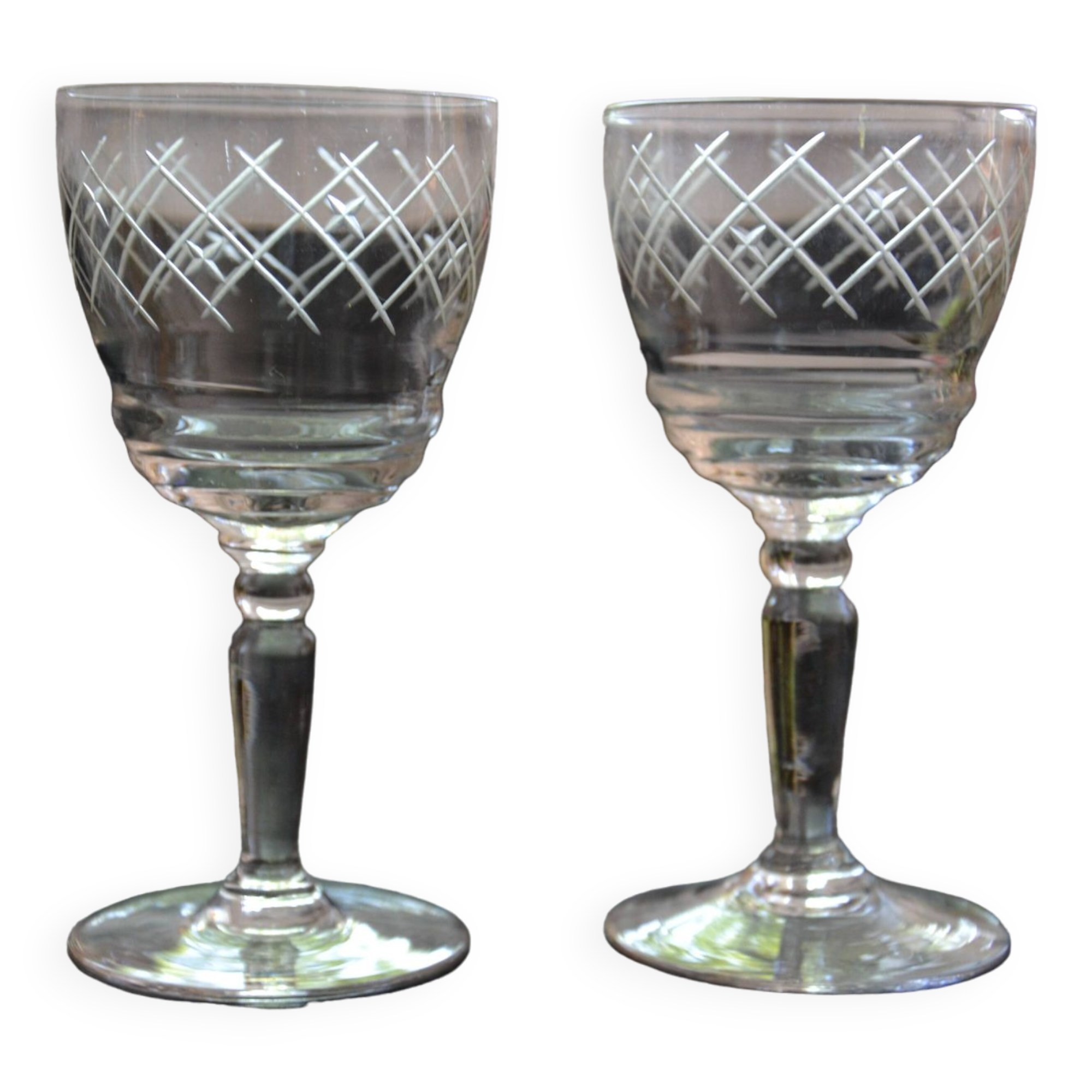 2 petits verres sur pied ciselés