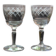 2 petits verres sur pied ciselés