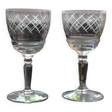 2 petits verres sur pied ciselés