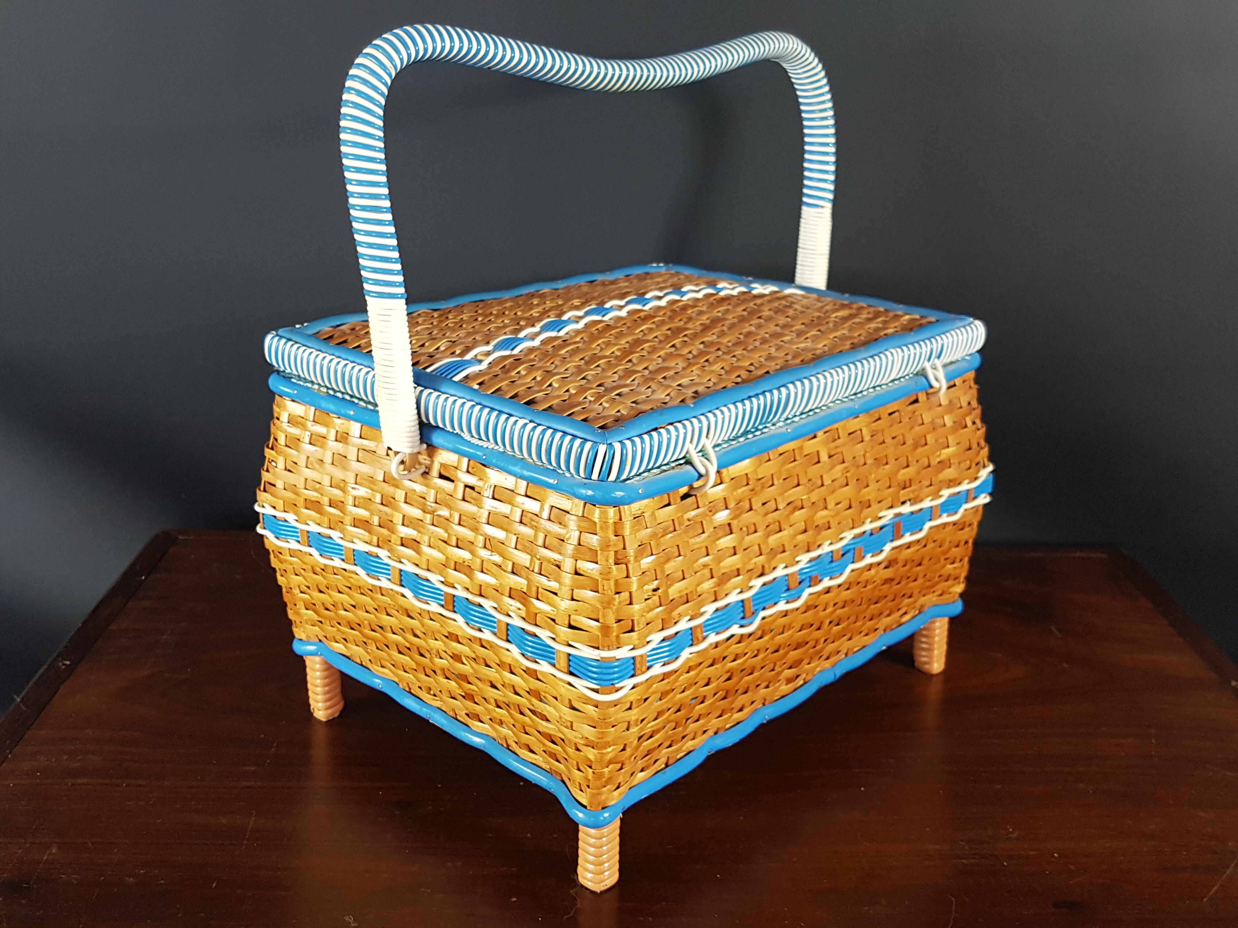 Vintage wicker sewing box 60