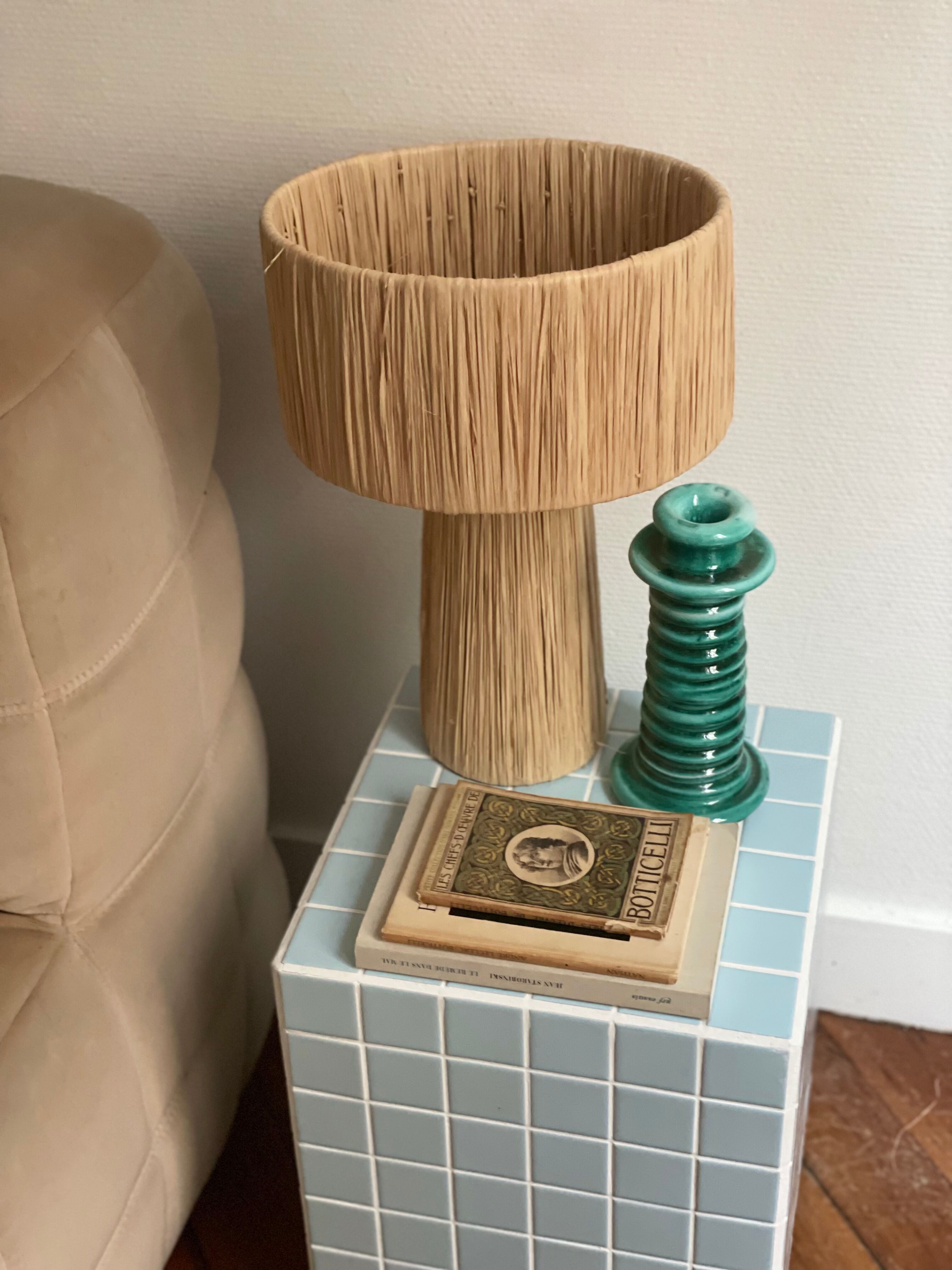 Table d’appoint cube bout de canapé carrelage mosaïque bleu ciel  joint blanc ora 30x30xh40cm