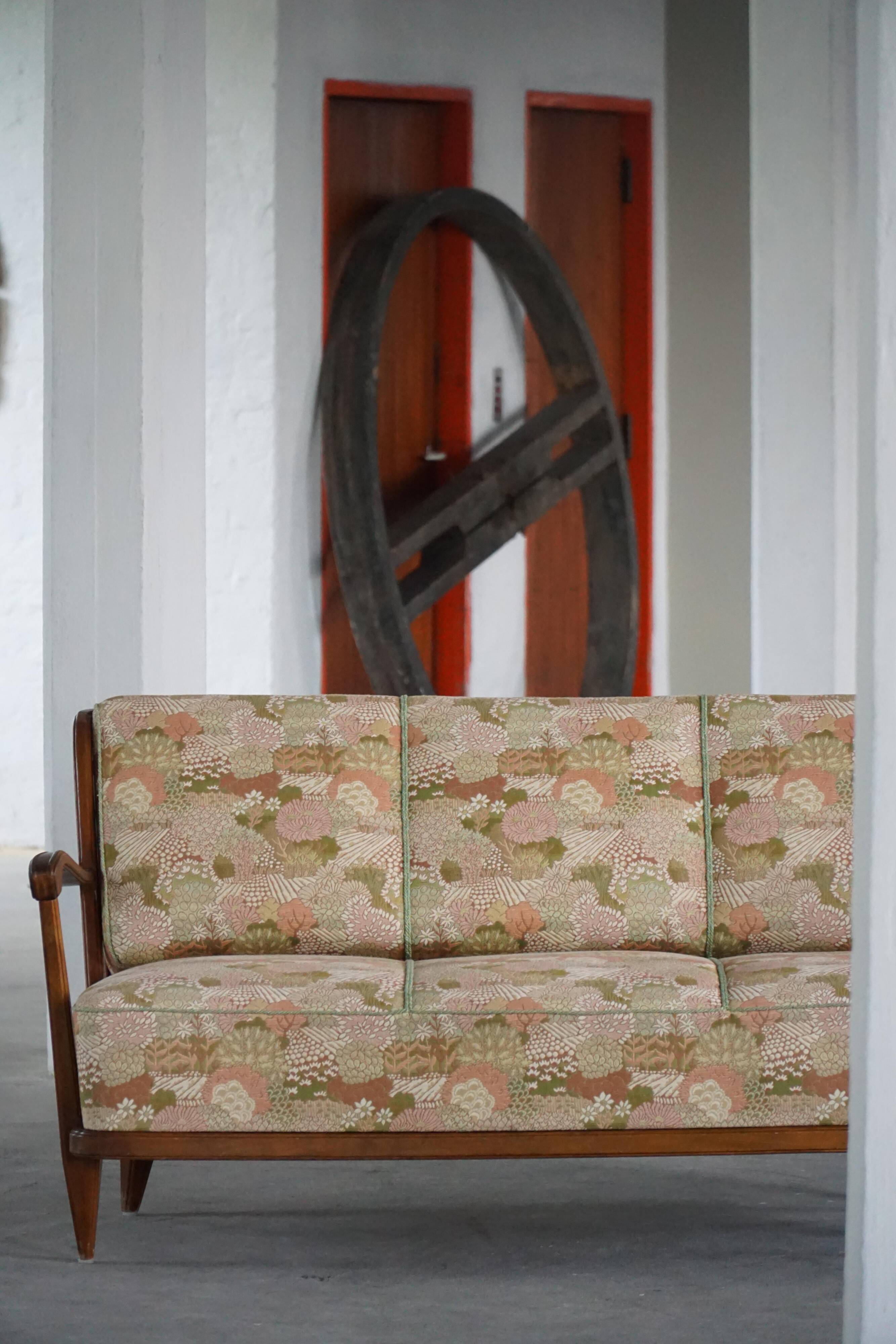 Svante Skogh, freestanding canapé in floral fabric, modern Swedish, 1940s