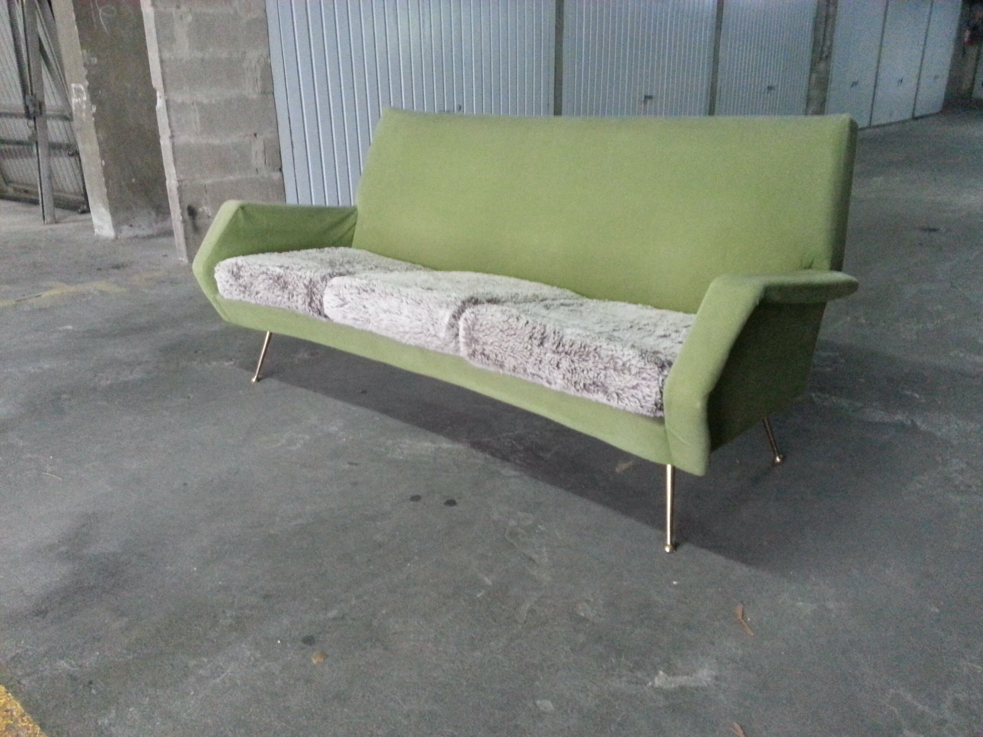 Canapé de style italien, travail années 60