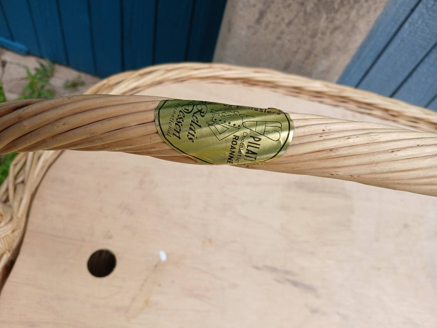 Wicker pastry basket