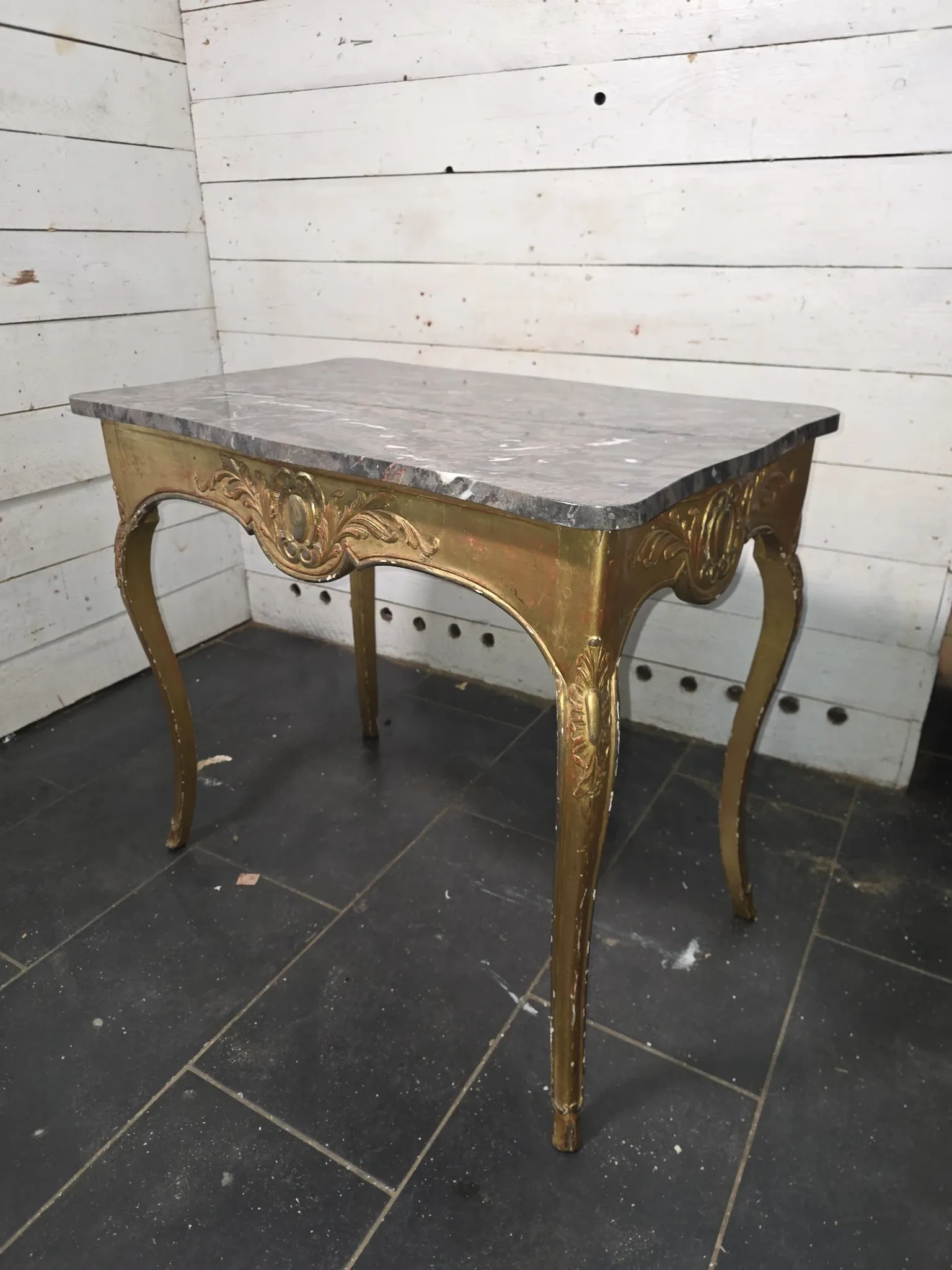Table en bois doré style Louis XV du XIXe 