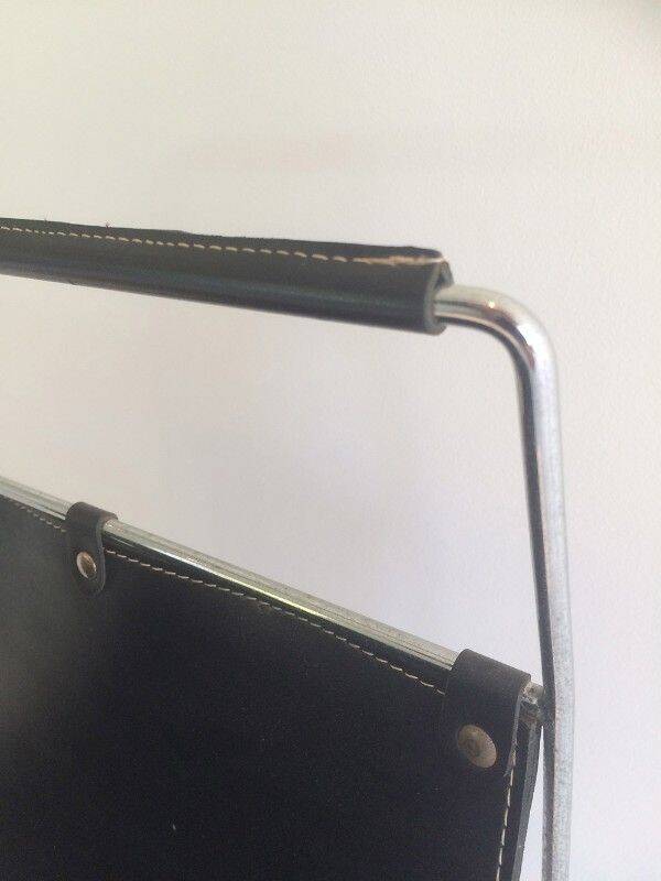 Porte-revues en chrome et cuir noir