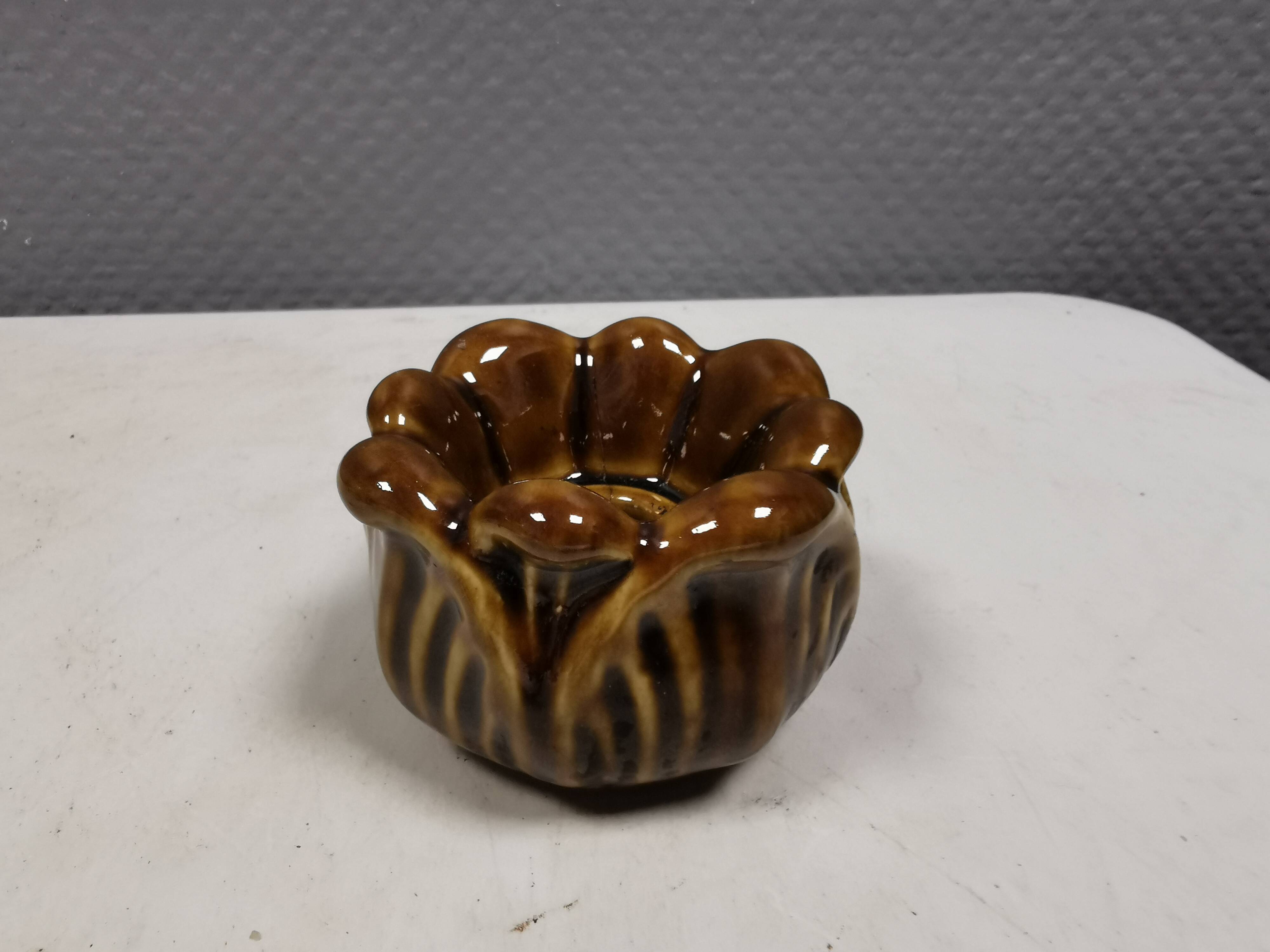 Bougeoir en glaçure dorée par le céramiste danois Michael Andersen