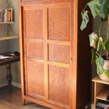 Armoire-penderie parisienne