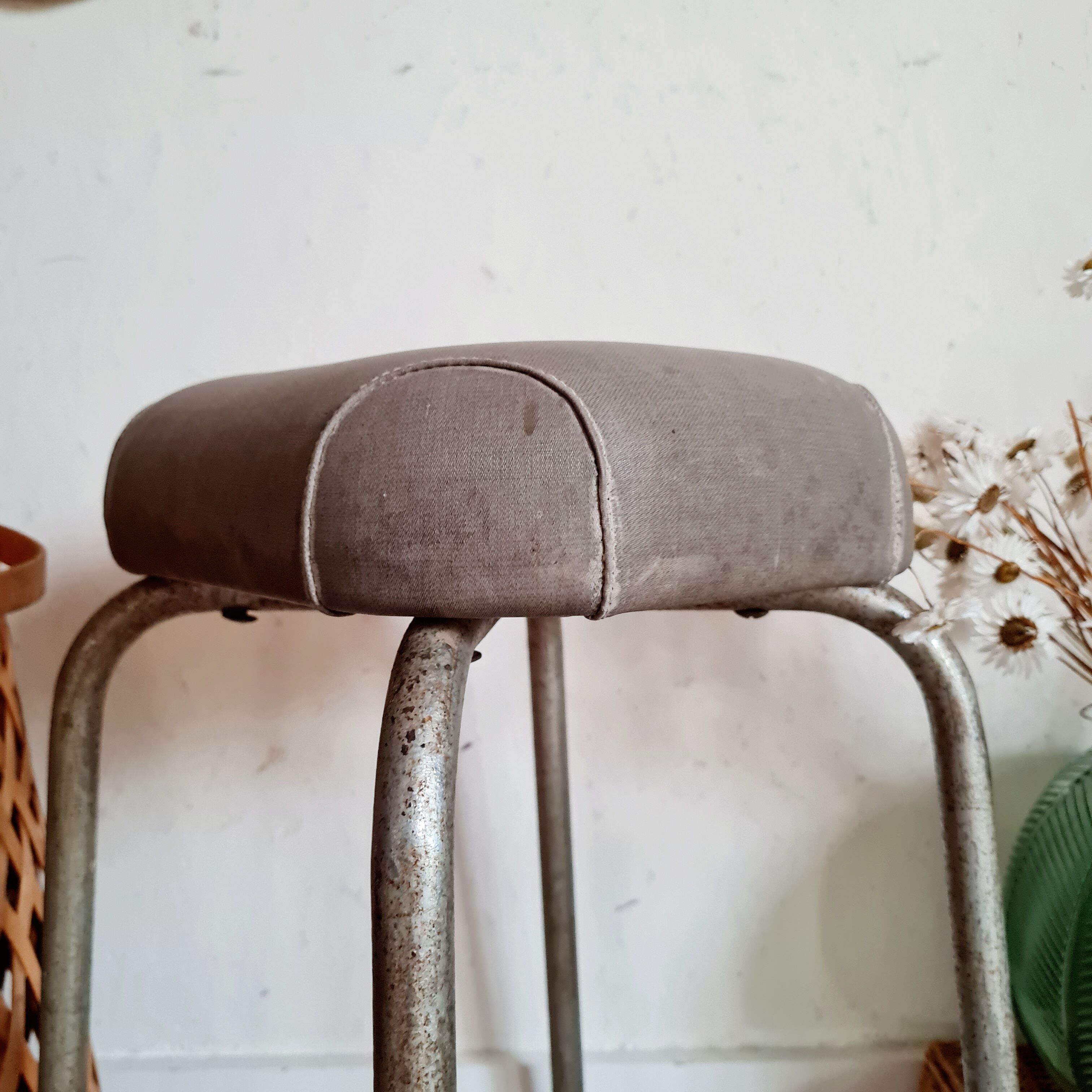 Tabouret vintage métal et skaï gris