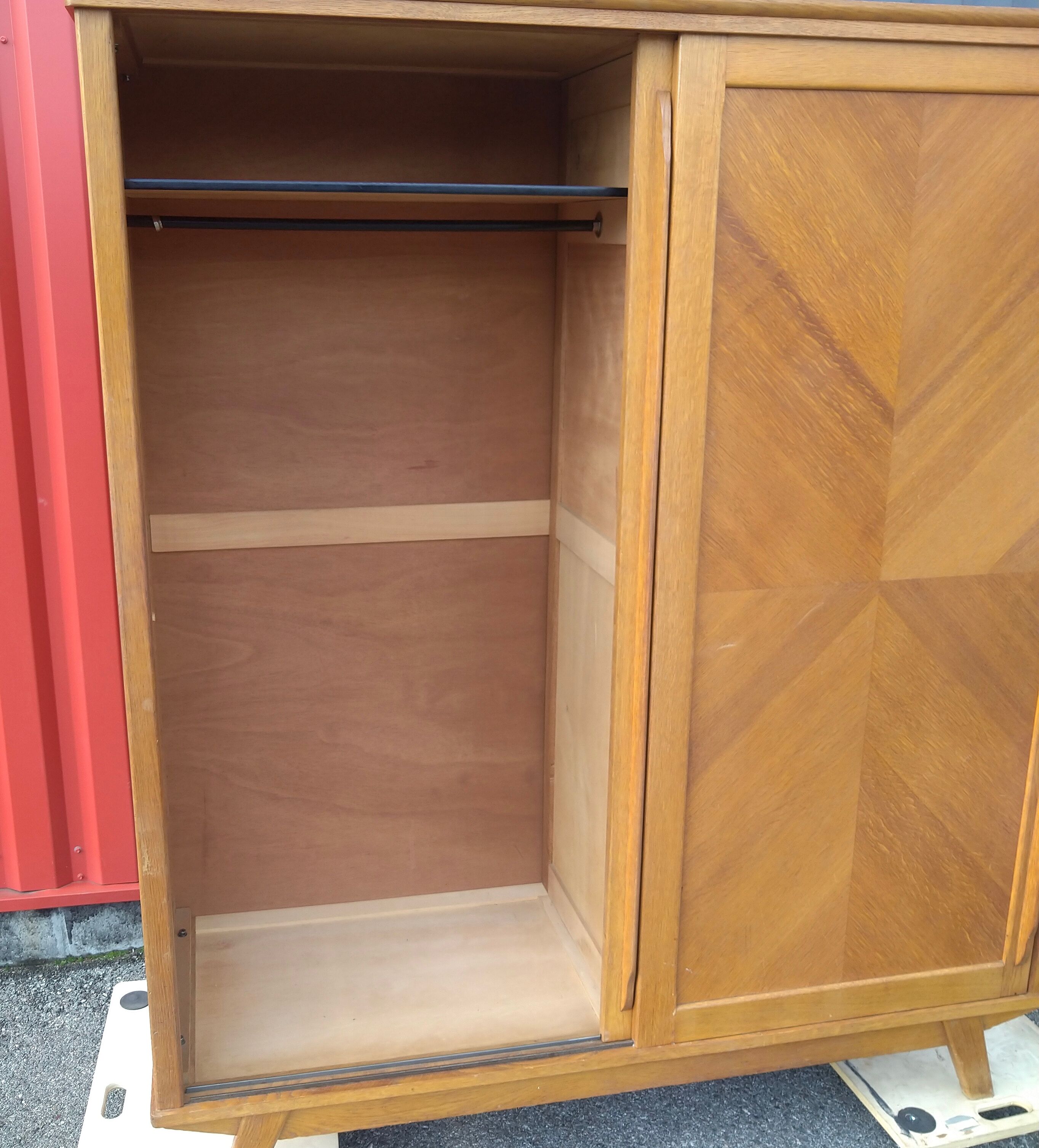 Armoire vintage