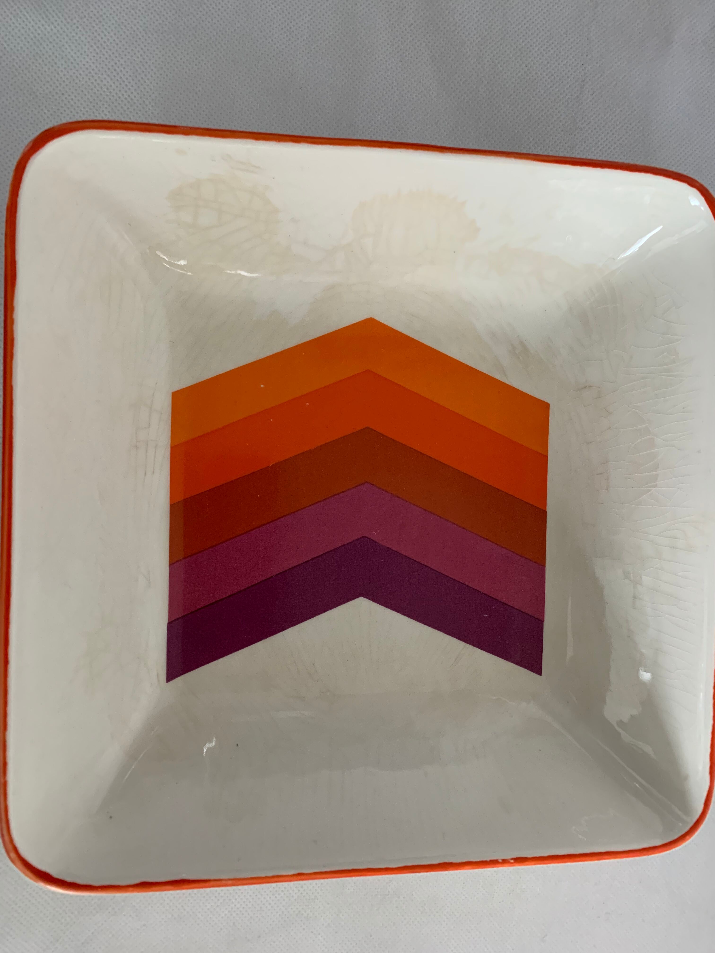 Lot of 2 bowls and 4 dishes or plates Gien model arrows 1970