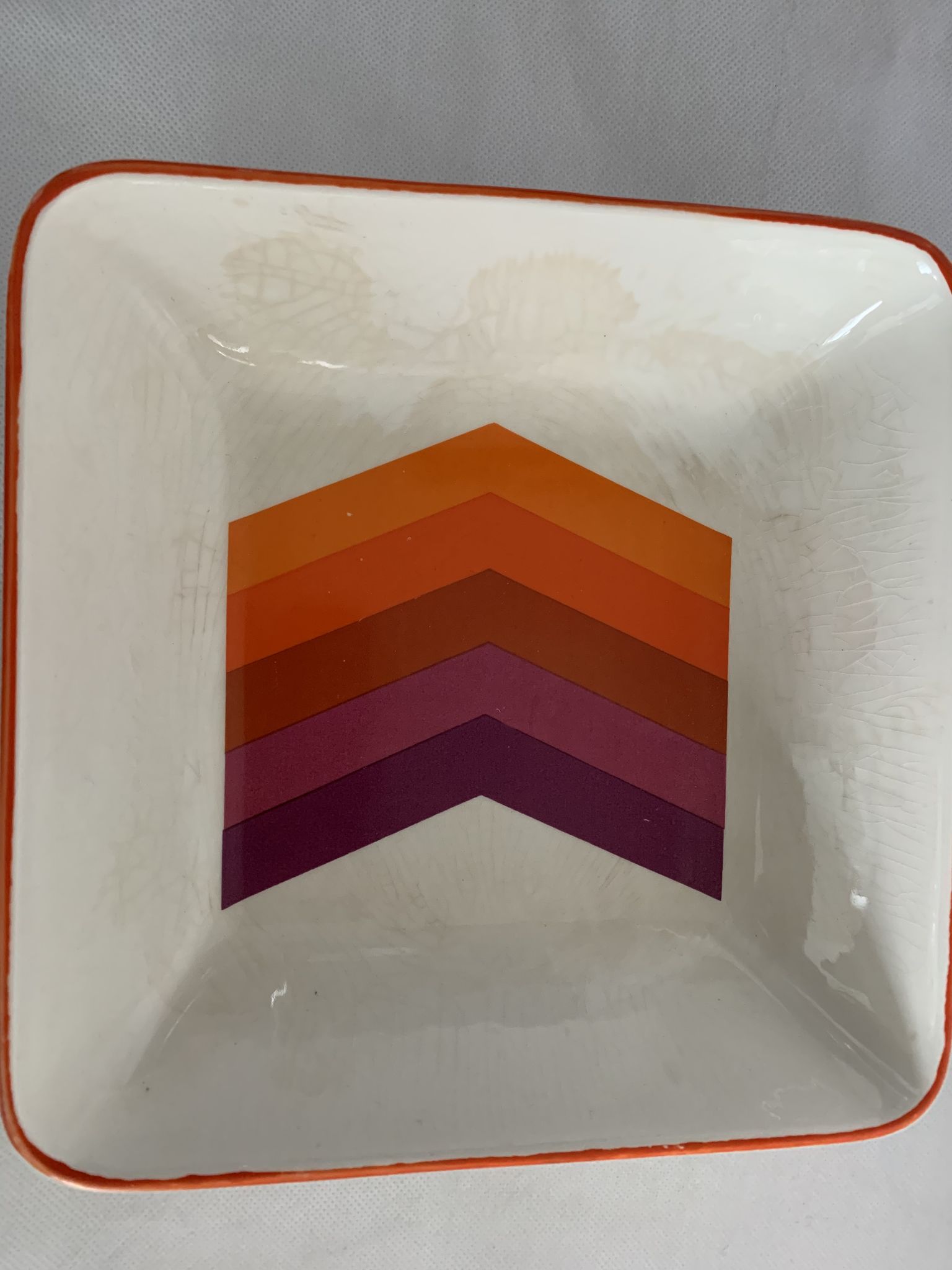 Lot of 2 bowls and 4 dishes or plates Gien model arrows 1970
