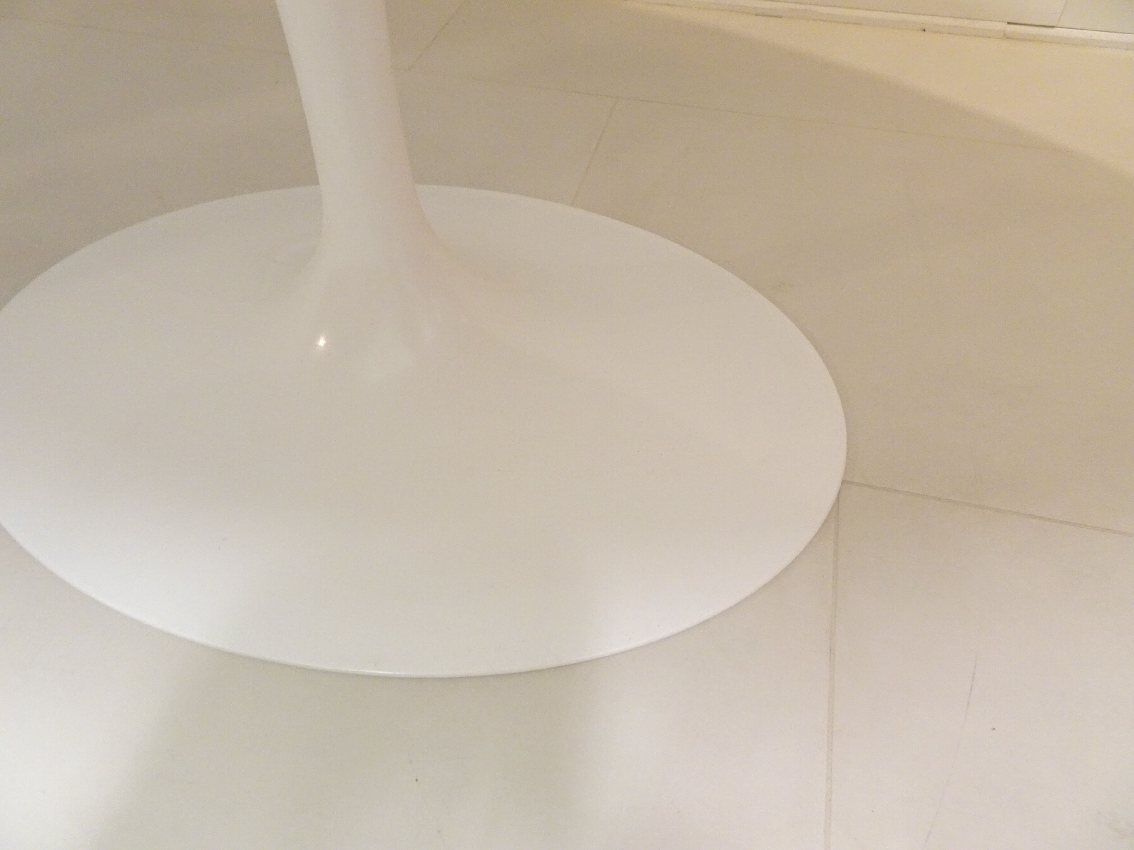 Knoll table in white square marble by Eero Saarinen