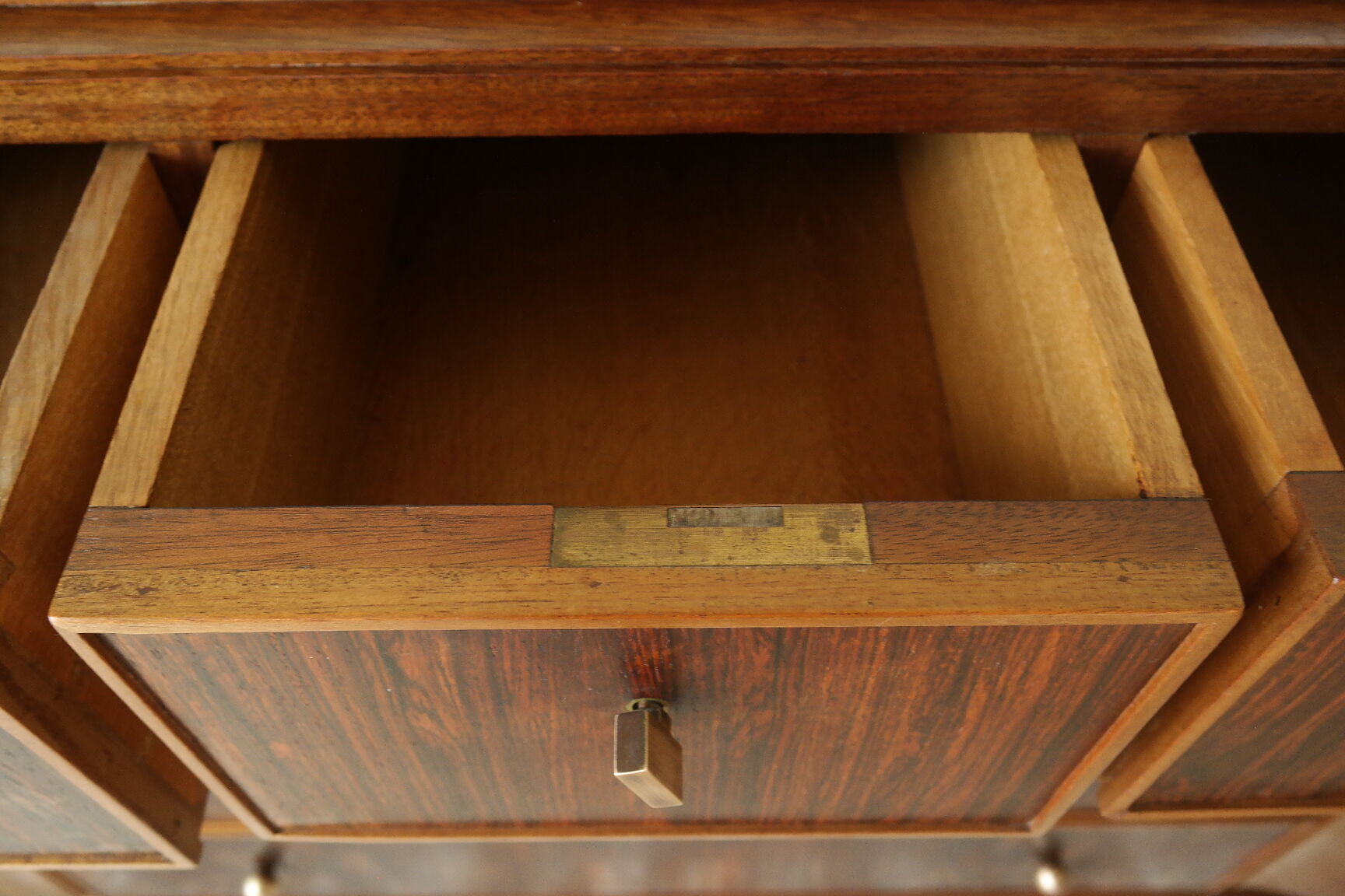 Commode art déco en palissandre et acajou