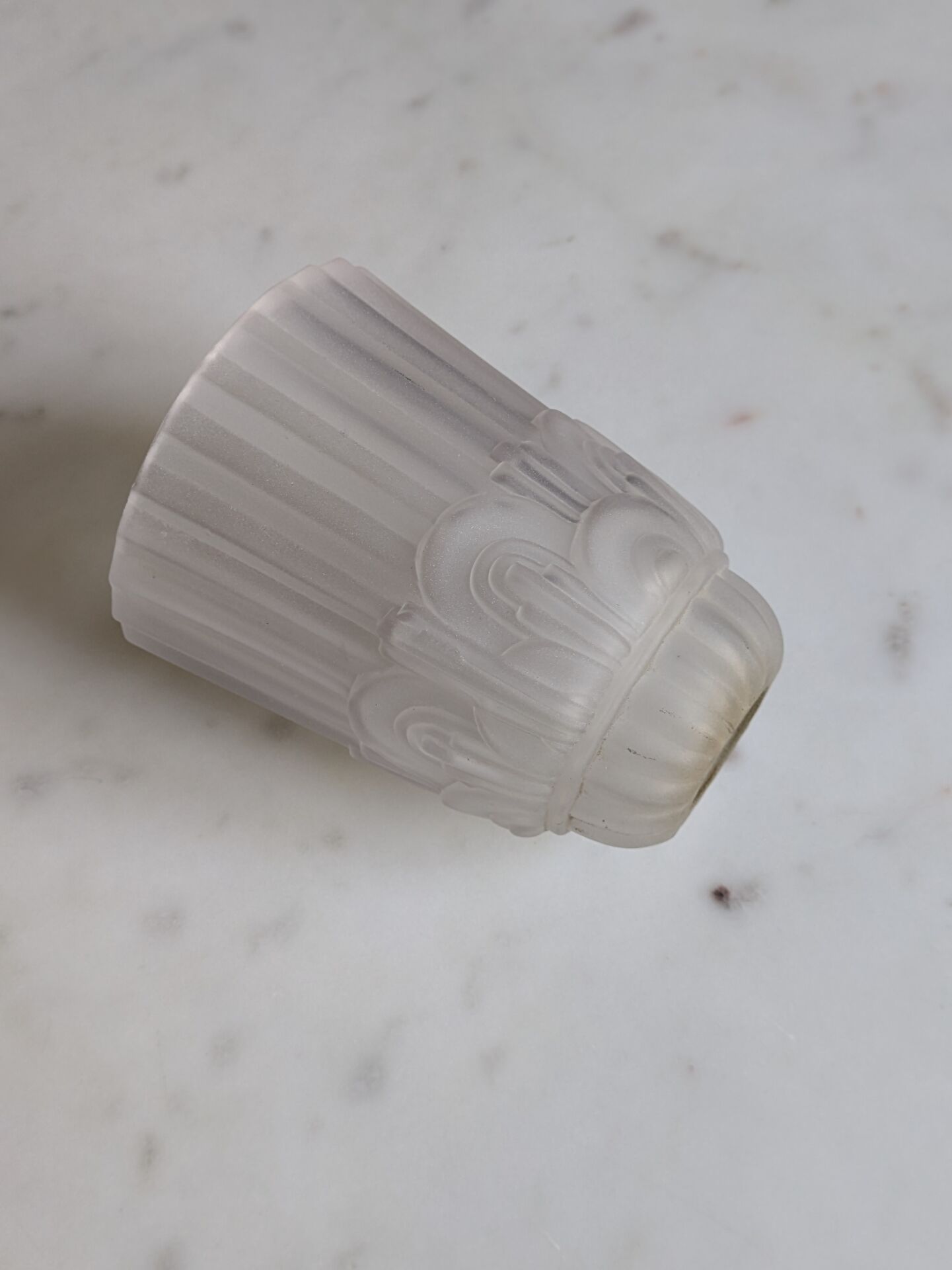 Tulip/shade in moulded glass Art Deco