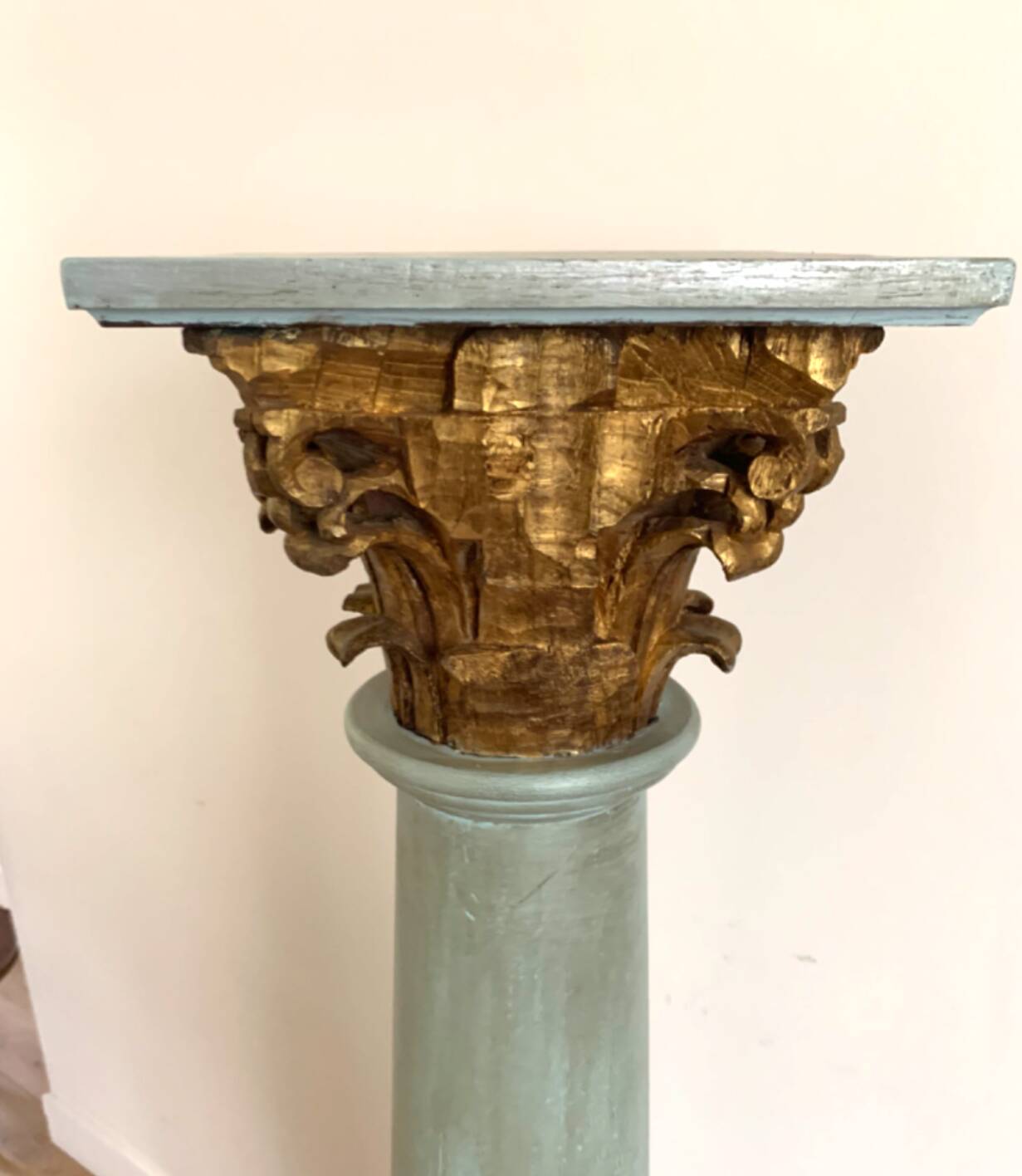 Superb patinated wooden column with Corinthian capital. late 18th century early 19th century