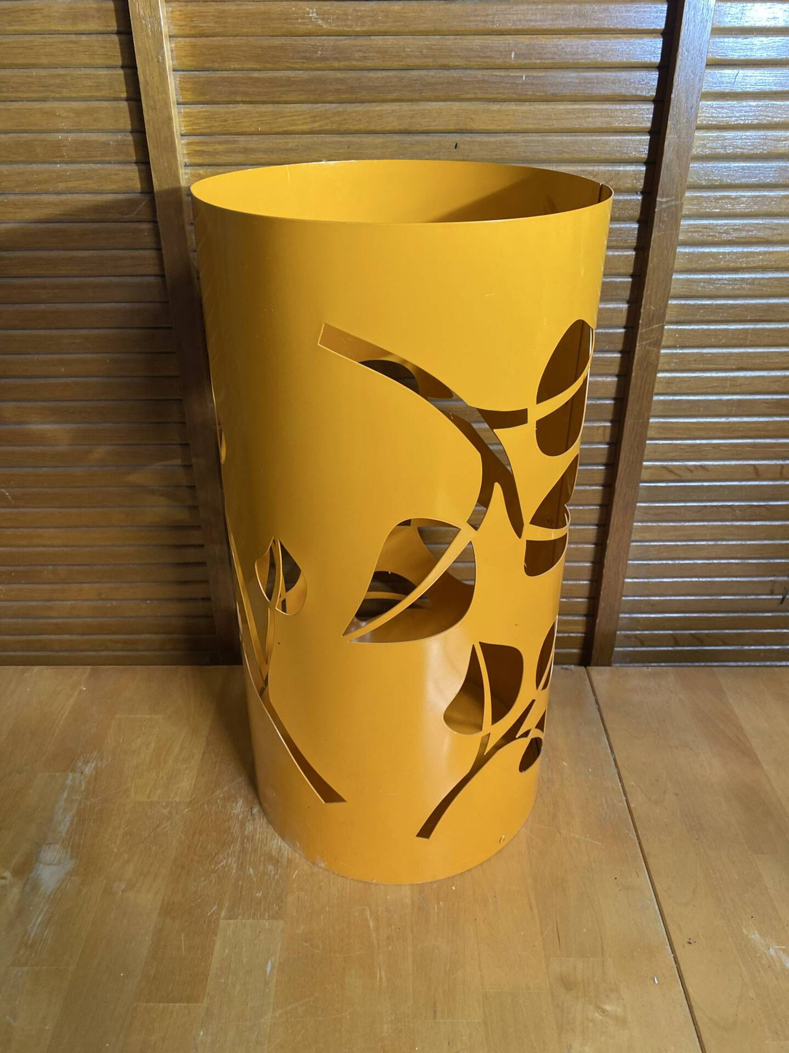 Orange Metal Cylindrical Design Umbrella Stand with Cut-Out Leaf Decoration #E2