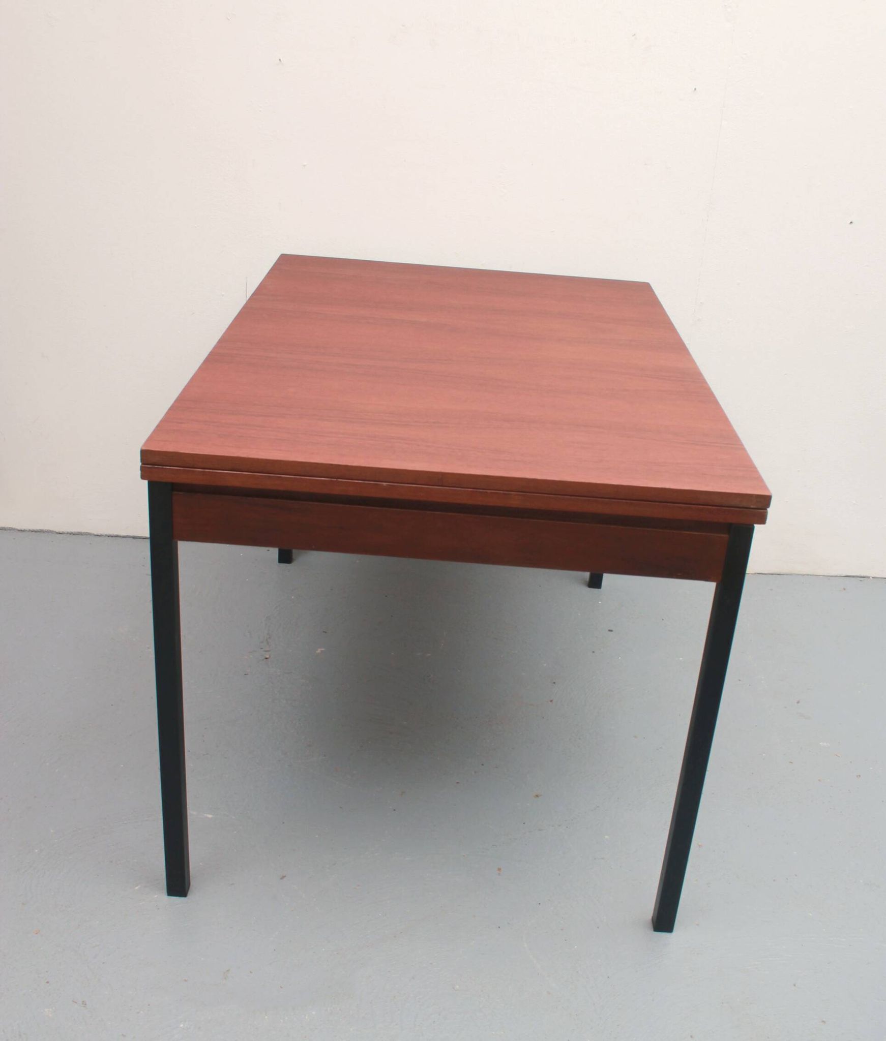 Table à manger extensible des années 60 en teck et métal