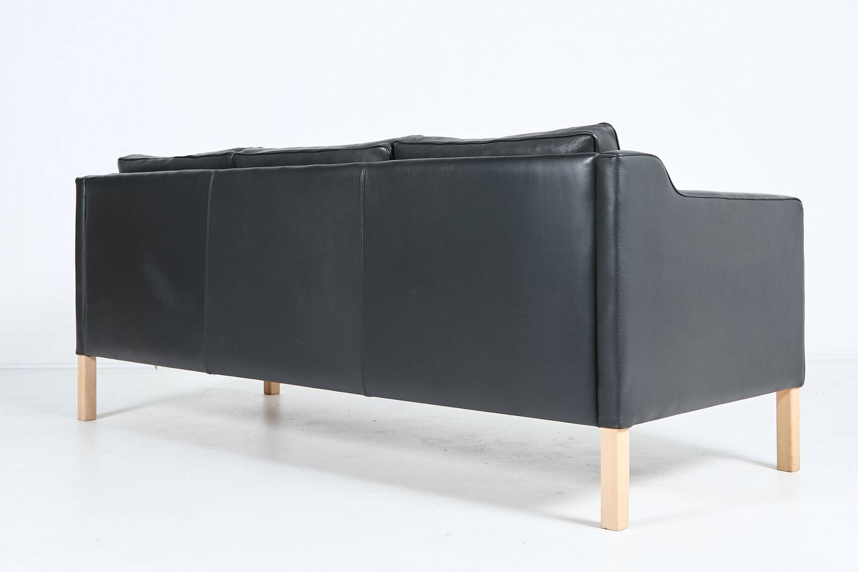 Danish design black leather sofa from Mogens Hansen