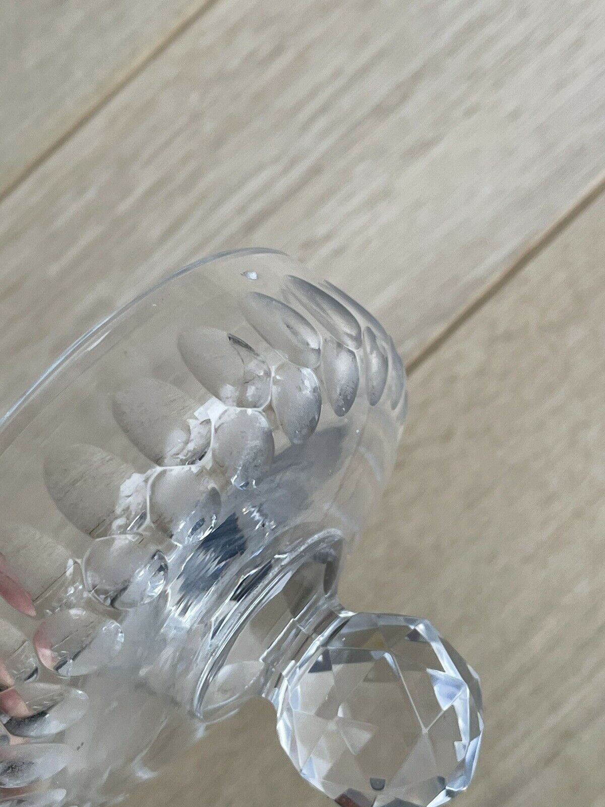 Chiseled crystal powder box