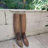 Shoe trees for old boots