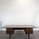 Bureau moderniste en bois exotique