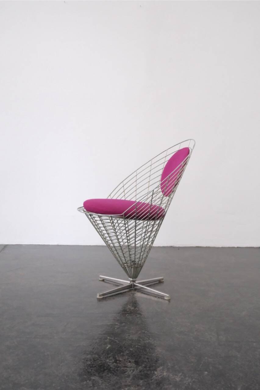 "K2" Cone chair in wire by Verner Panton / Plus Linje