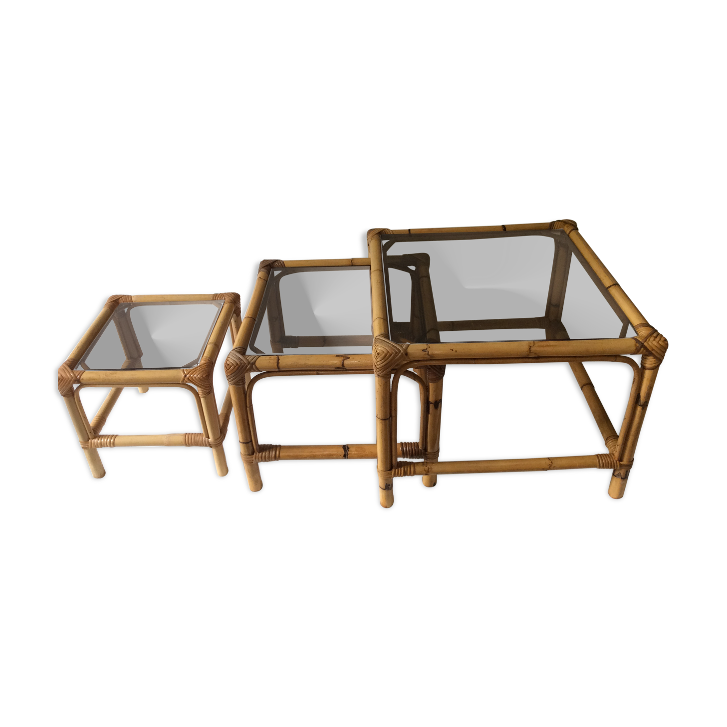 Trio de tables basses en rotin vintage