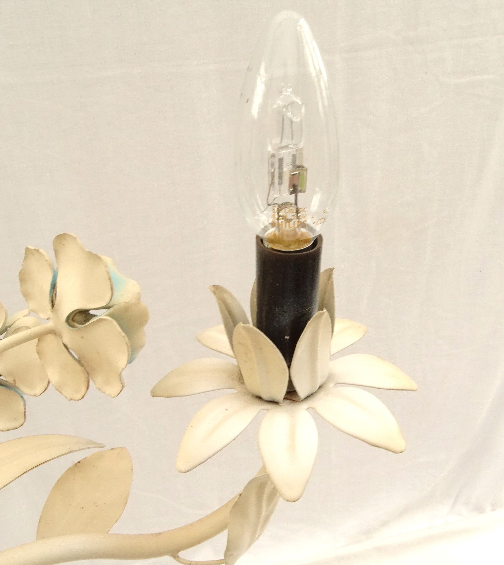 Vintage chandelier bouquet of blue flowers 5 candles in painted sheet metal.