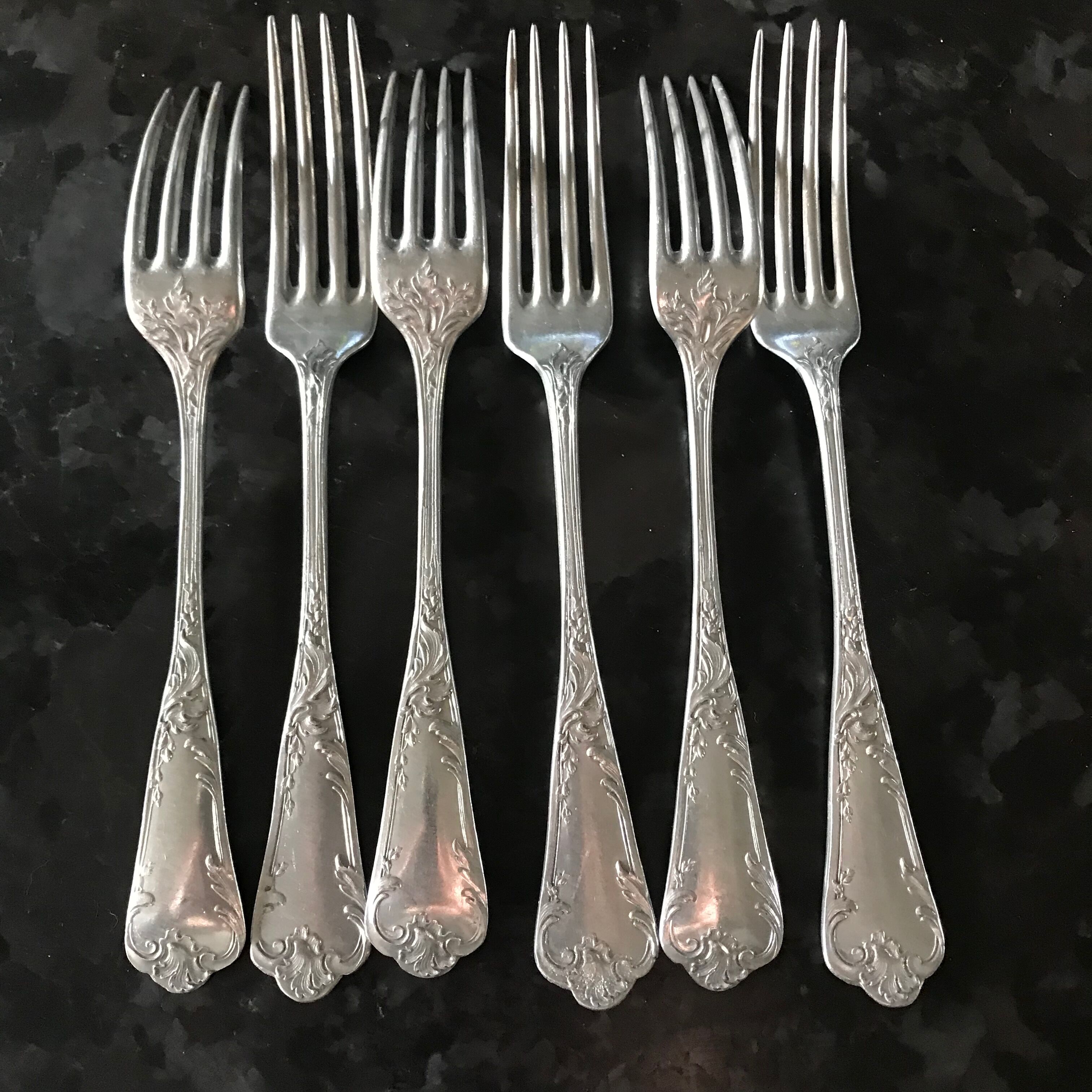 Pop-up Christmas 2022 Set of 6 cutlery in chiseled metal dating from the early twentieth century