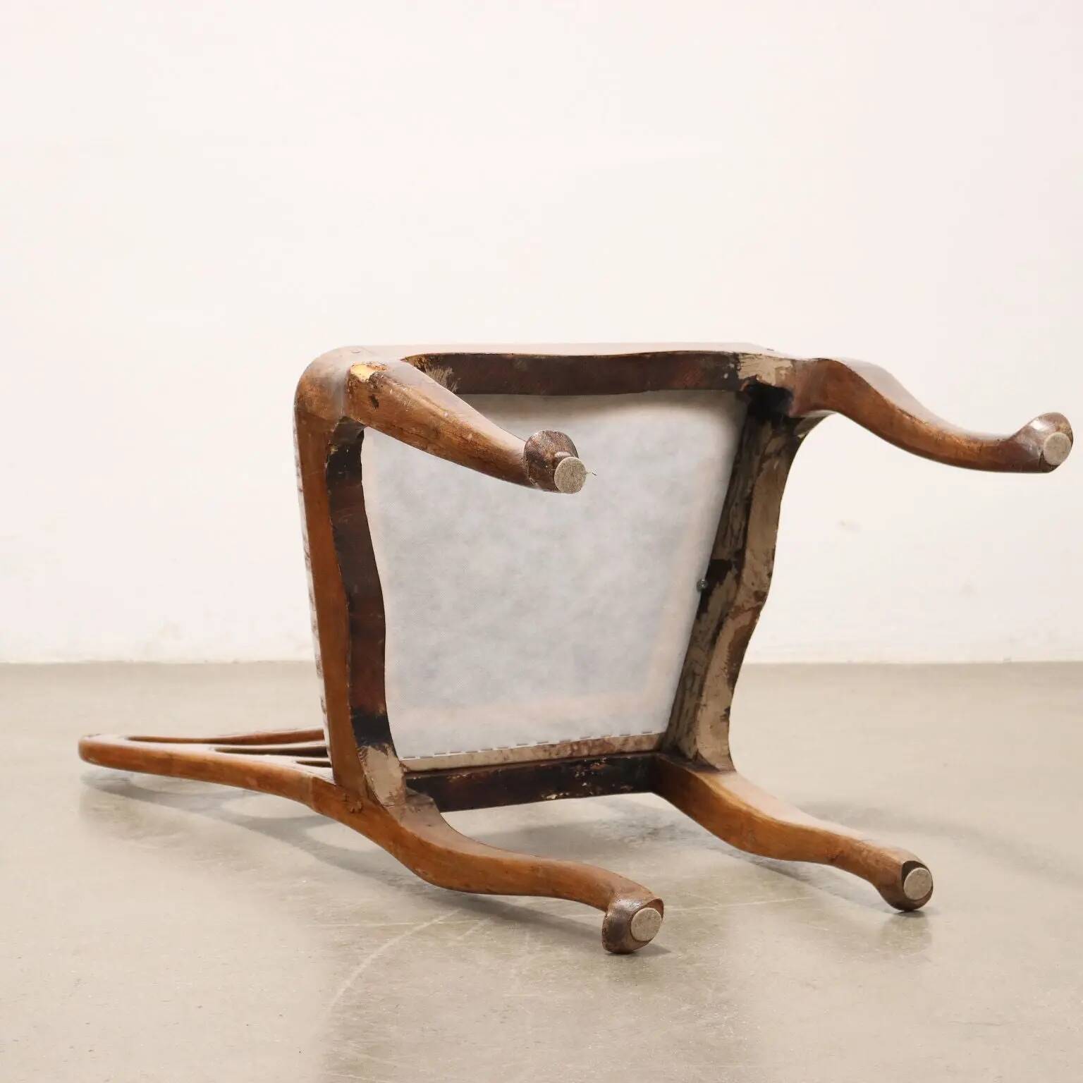 Group of 4 antique Baroque chairs in walnut, Italy, 18th century.