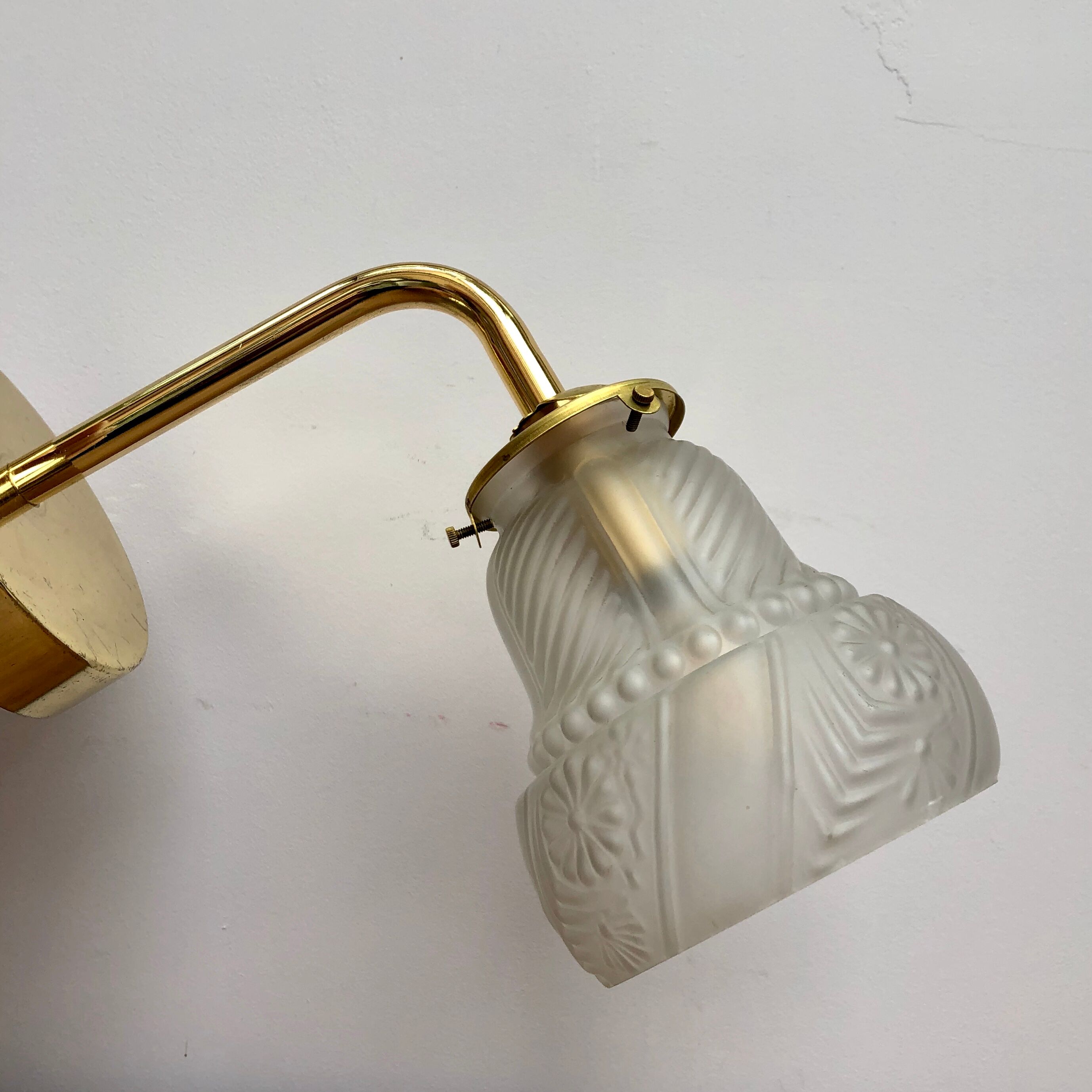 Applique coudé dorée tulipe vintage en verre dépoli Selency