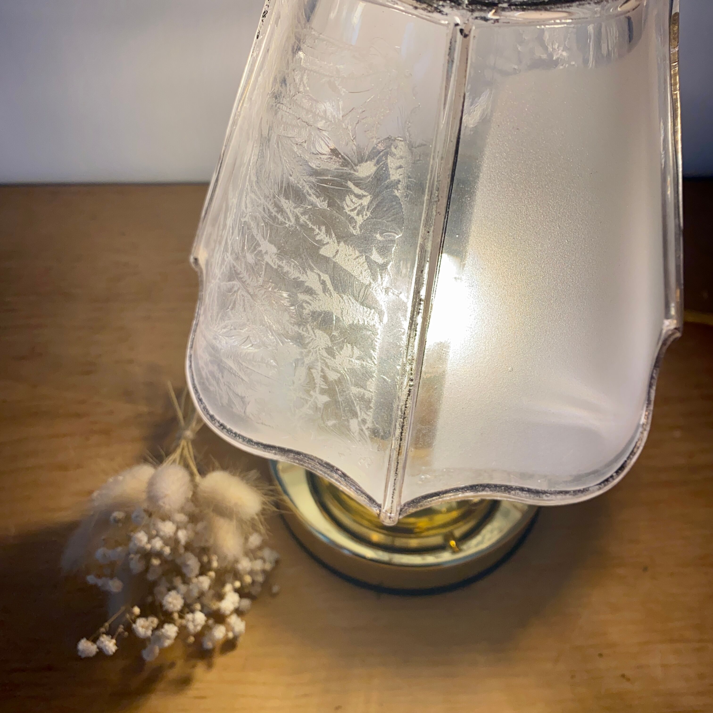 Table lamp globe vintage art deco white and gold