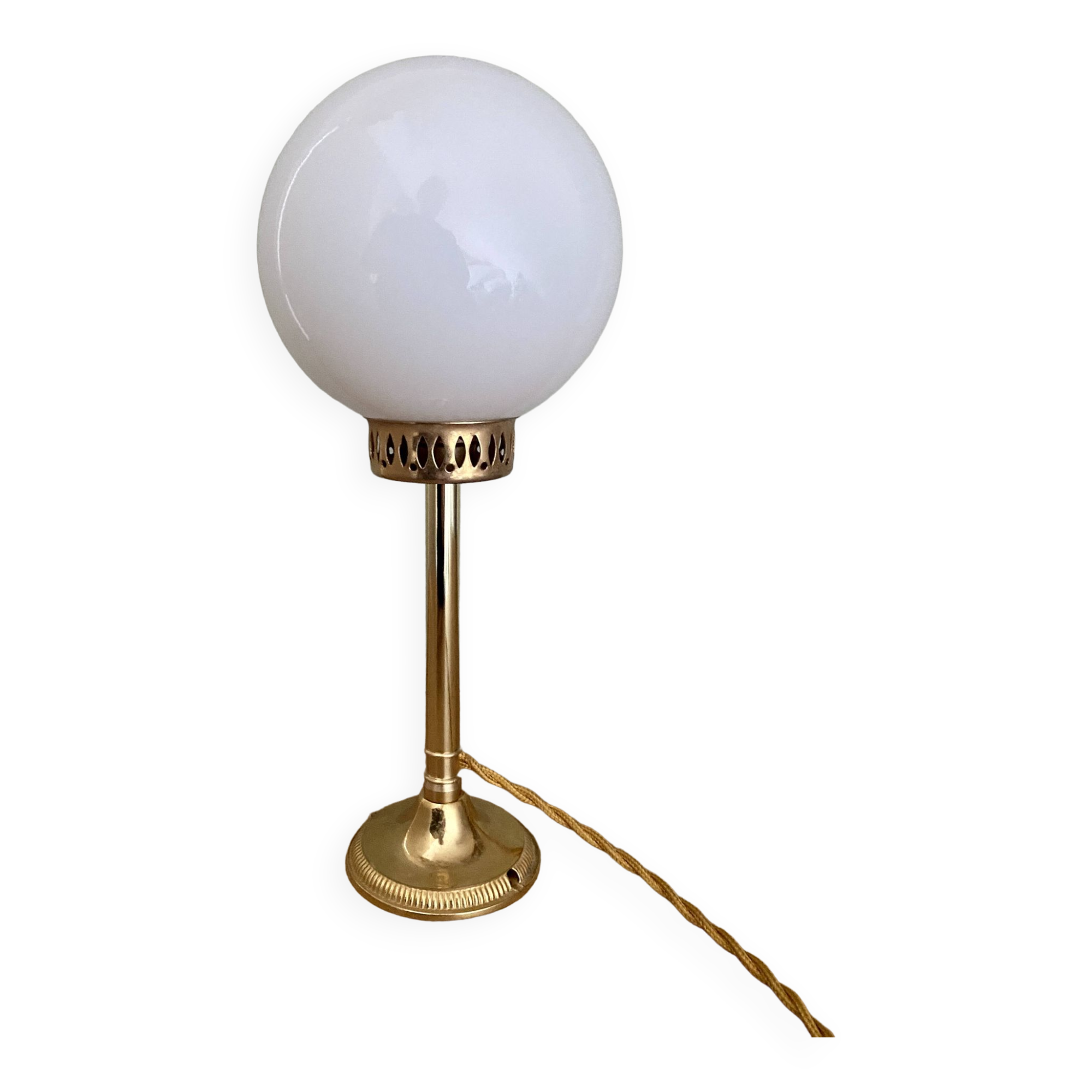 Vintage globe table lamp in white opaline